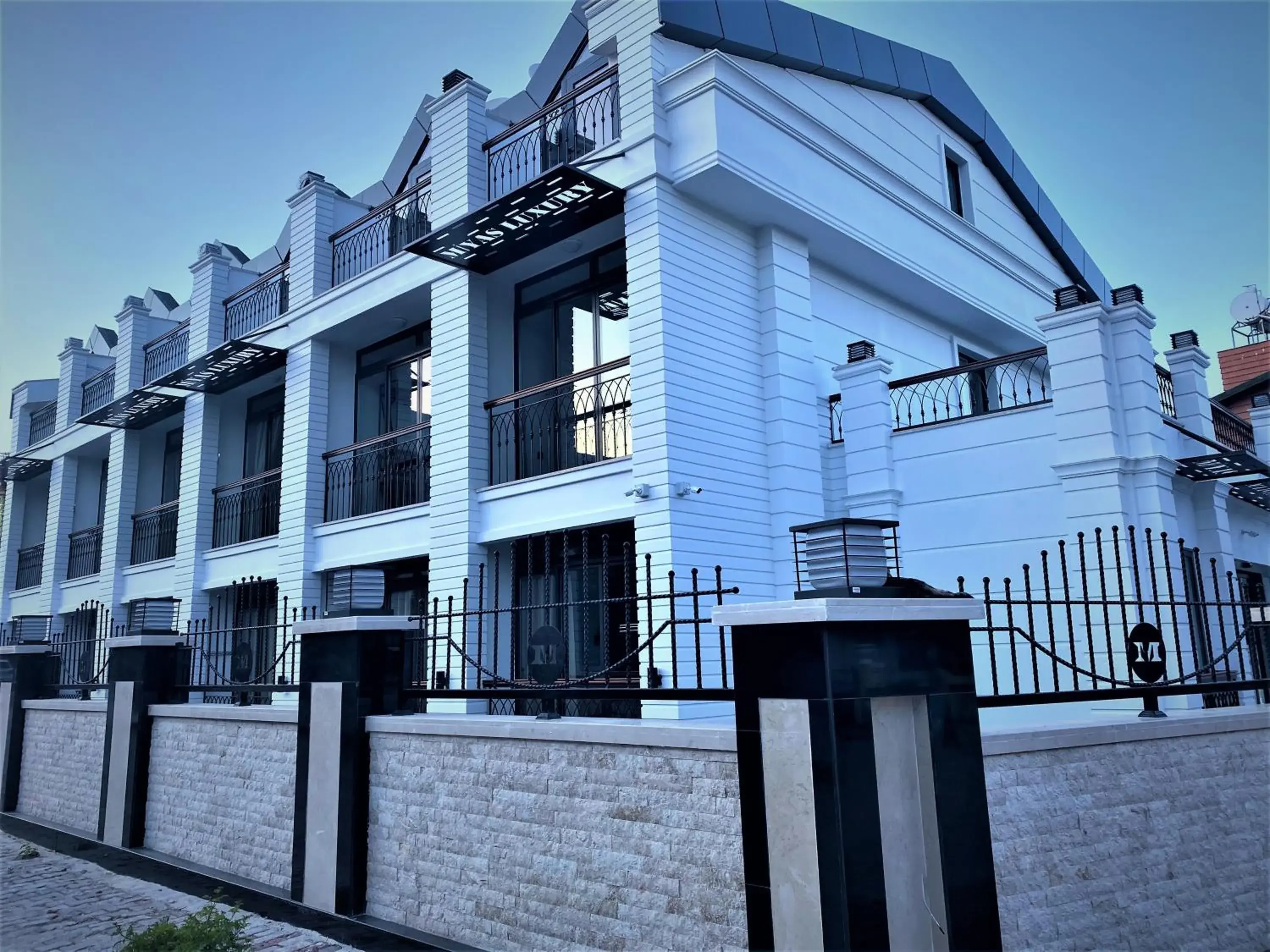 Property building in MİYAS LUXURY HOTEL Property building in MİYAS LUXURY HOTEL