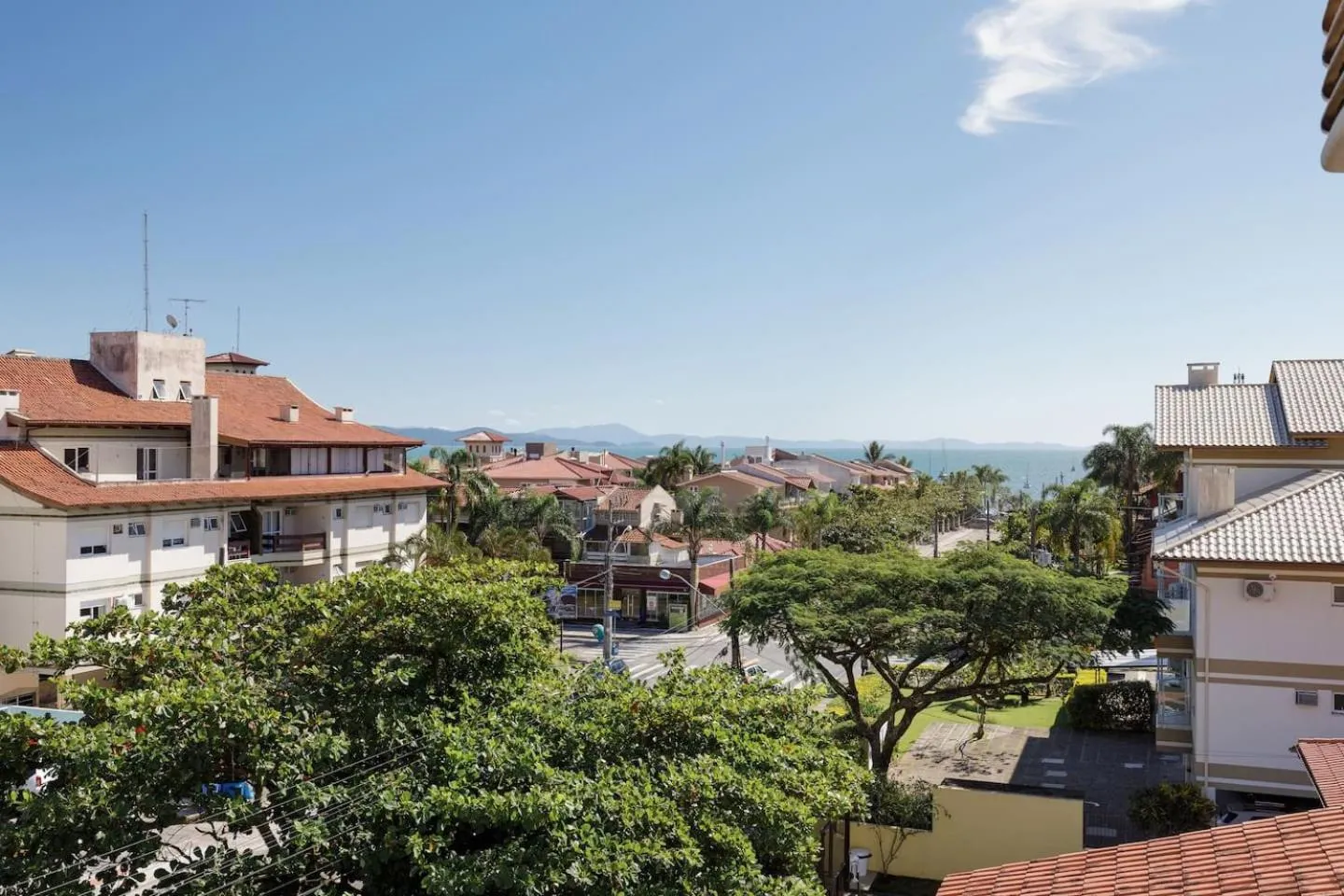View (from property/room) in Belo Apto com churrasqueira a 100m da Praia