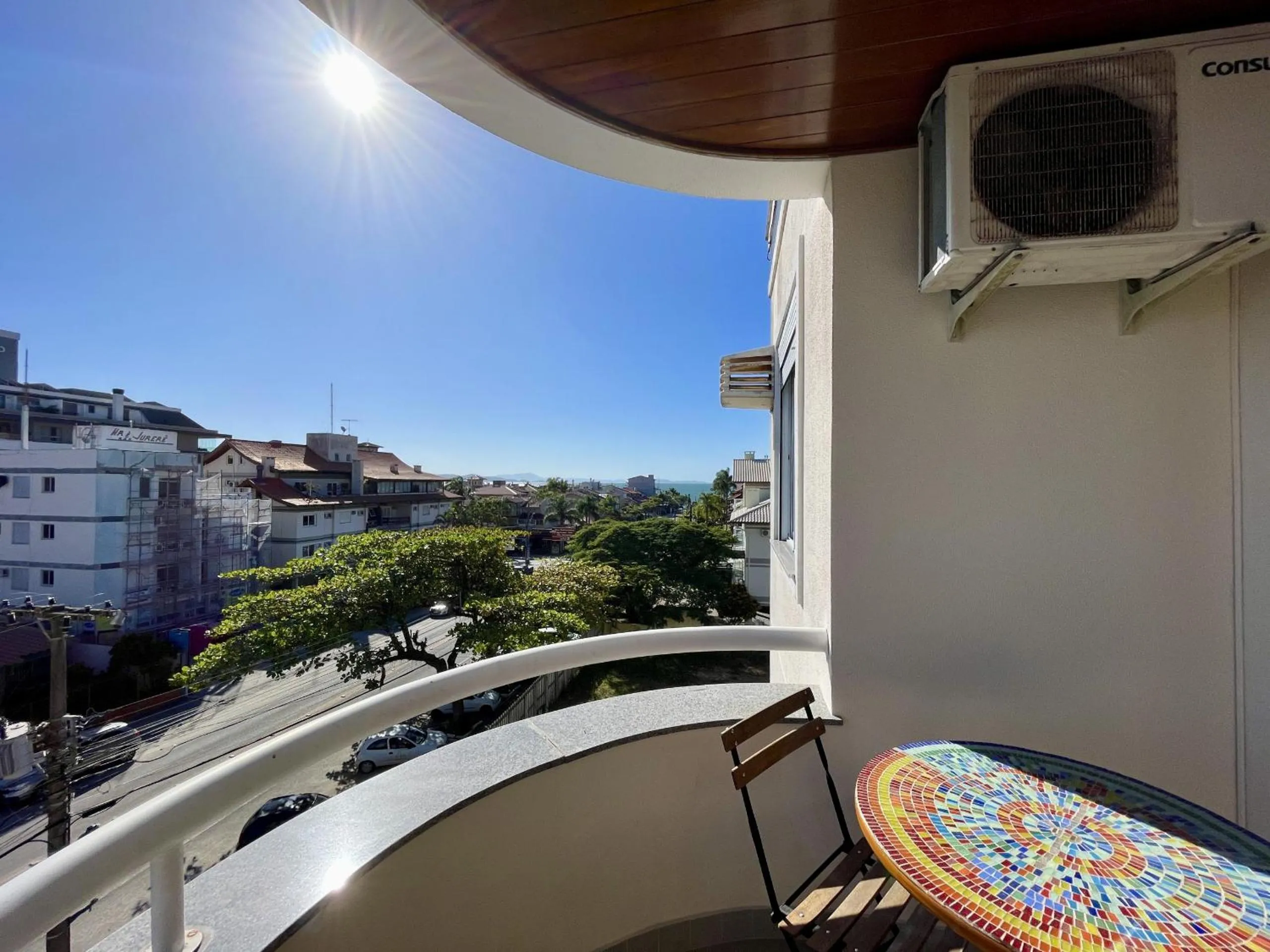 Belo Apto com churrasqueira a 100m da Praia