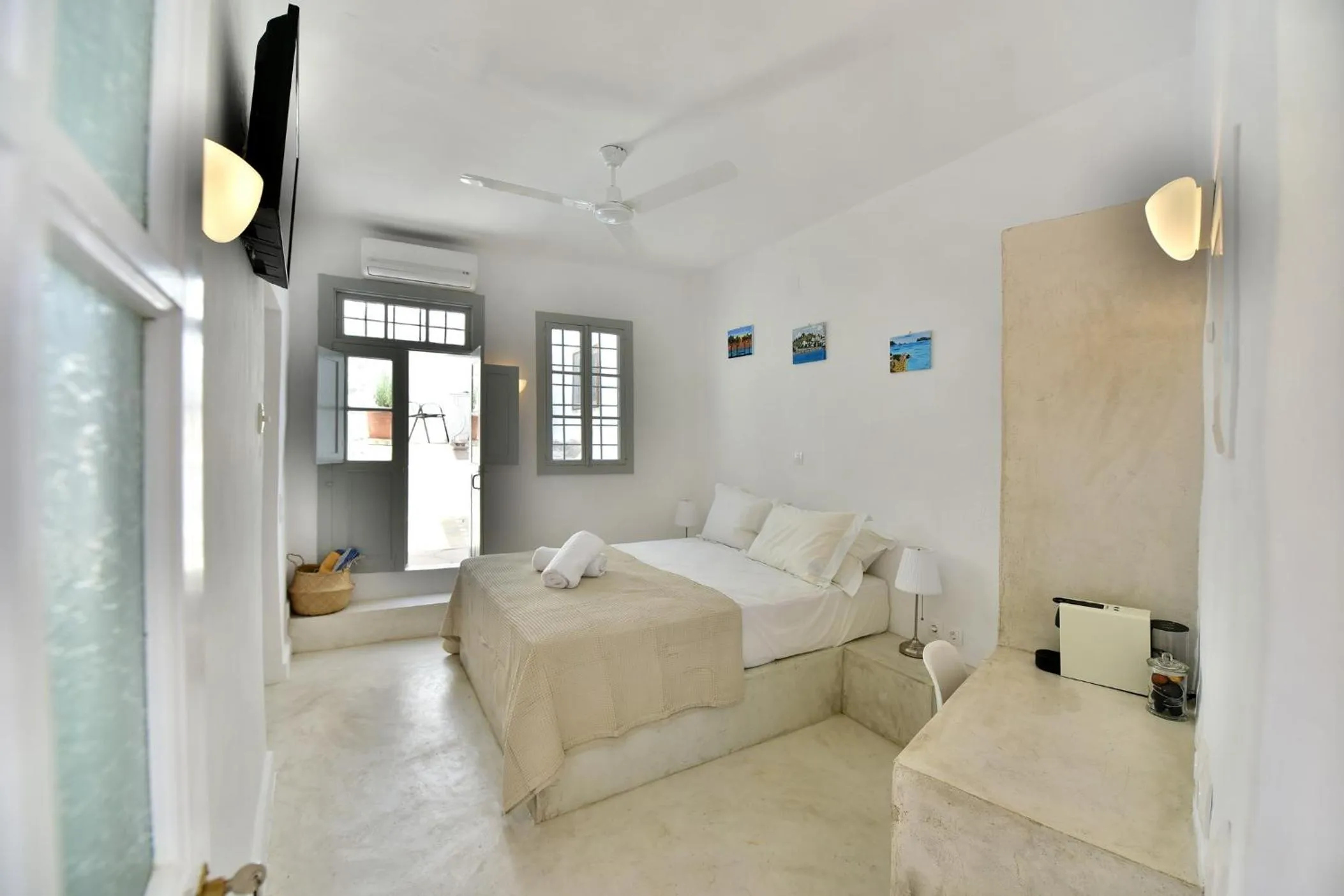 Bed in Hydra Art Suites