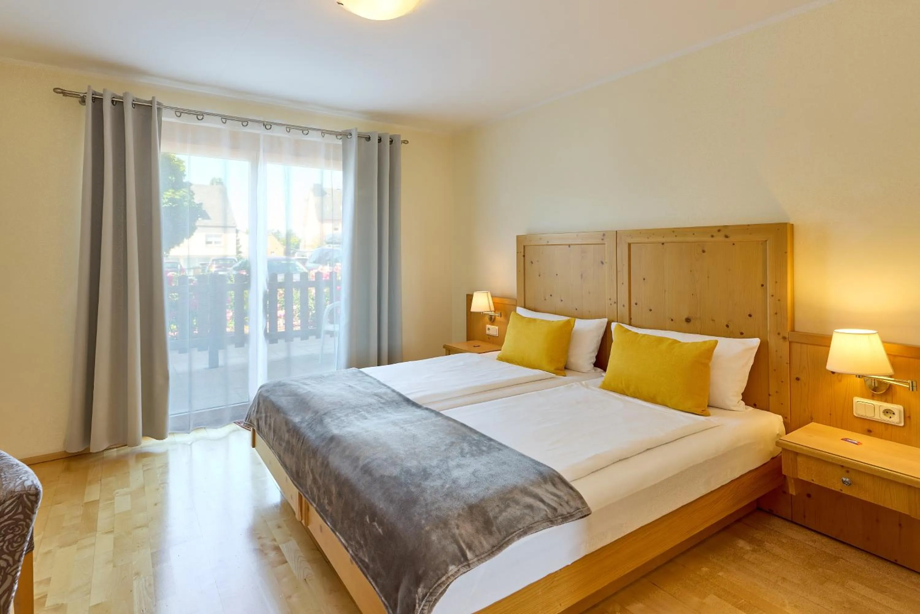 Bed in Airport-Hotel Fortuna