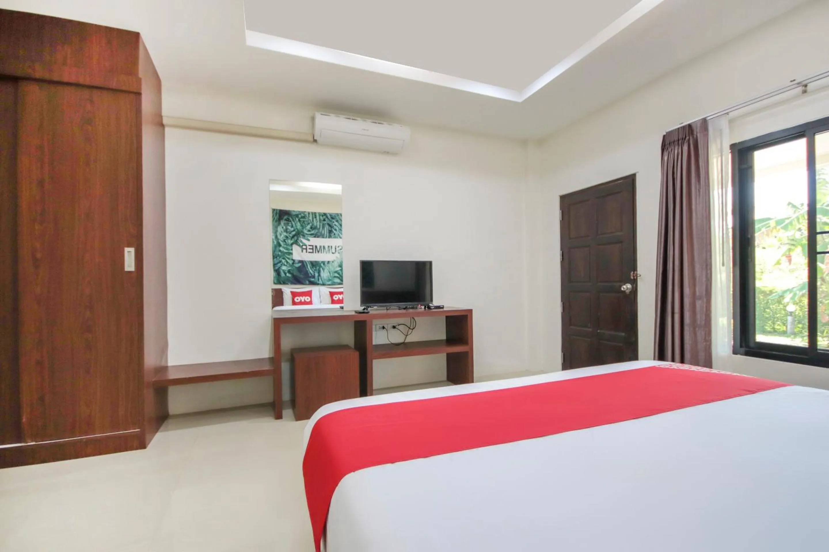 Bedroom, Bed in Napas House