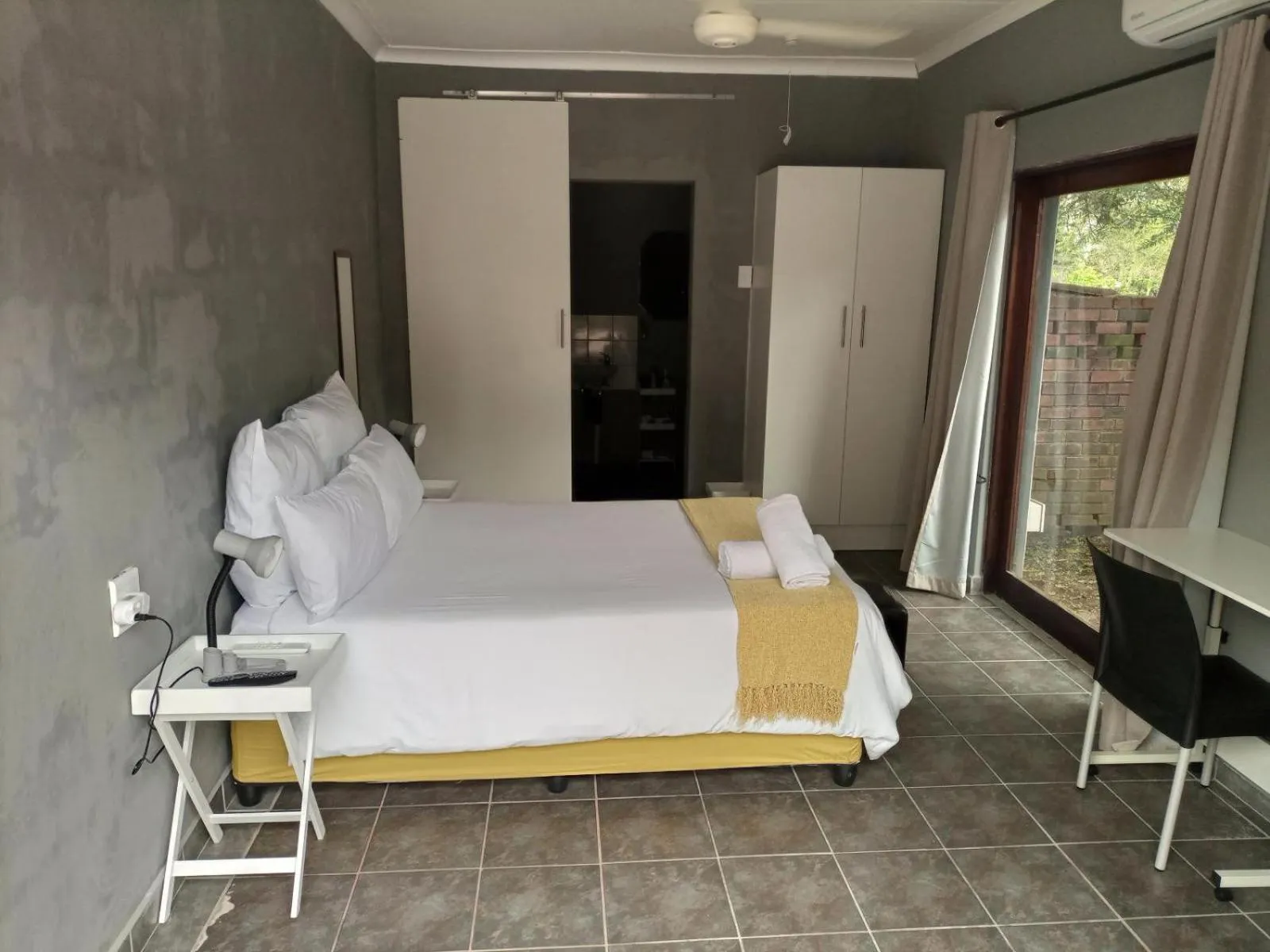 Photo of the whole room, Bed in Nqabanqaba