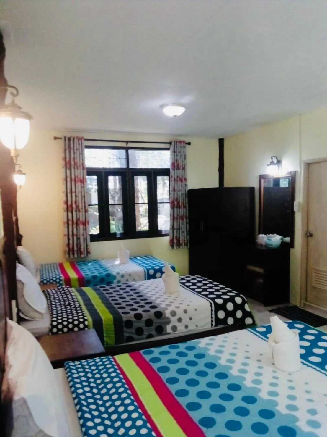 Photo of the whole room, Bed in Baan Pak Rim Kuaen Resort