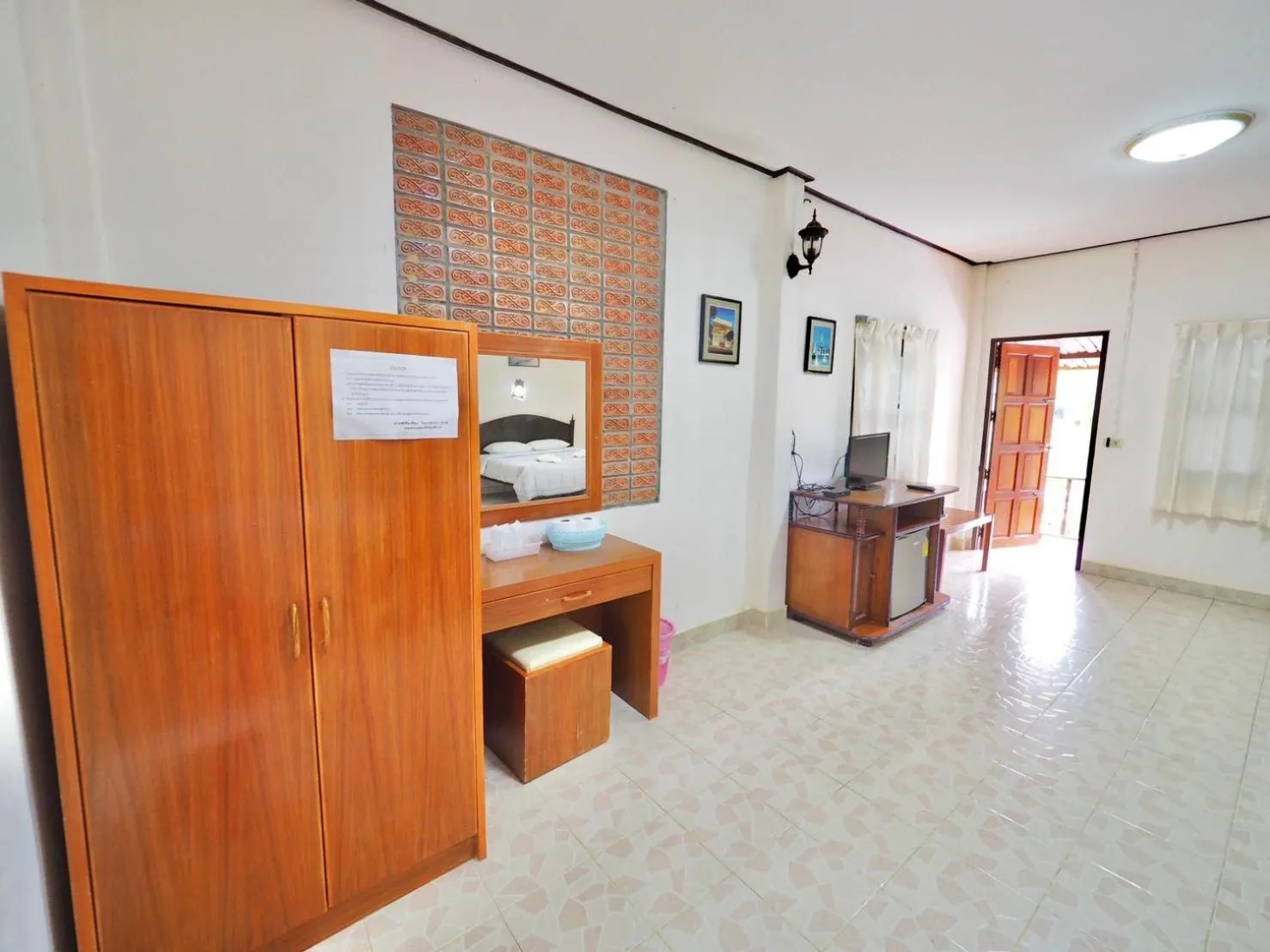 TV and multimedia, Bed in Baan Pak Rim Kuaen Resort