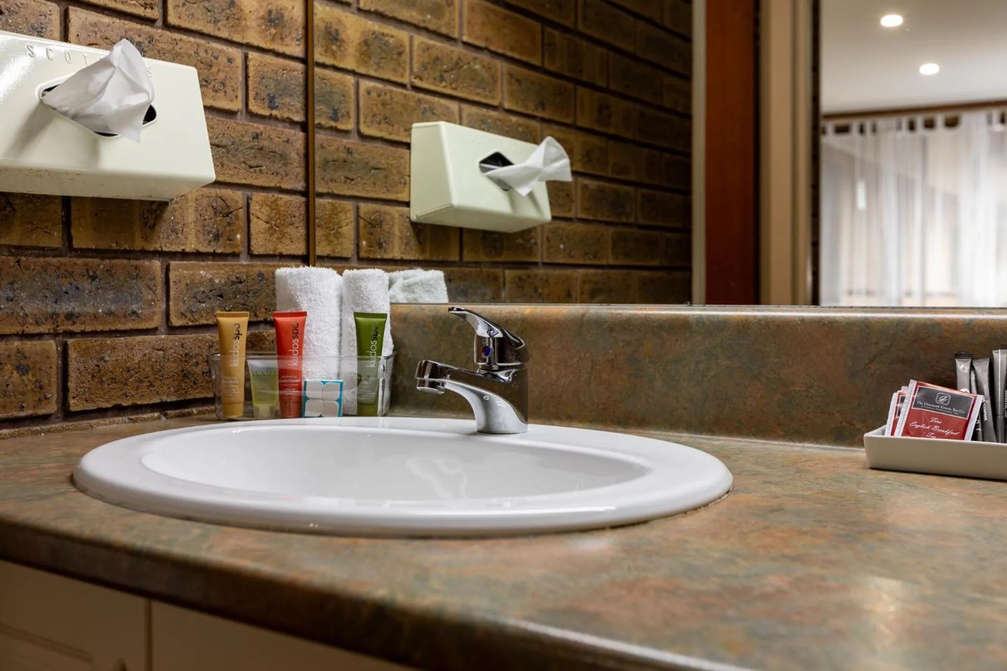 Kitchen or kitchenette in Wonthaggi Motel