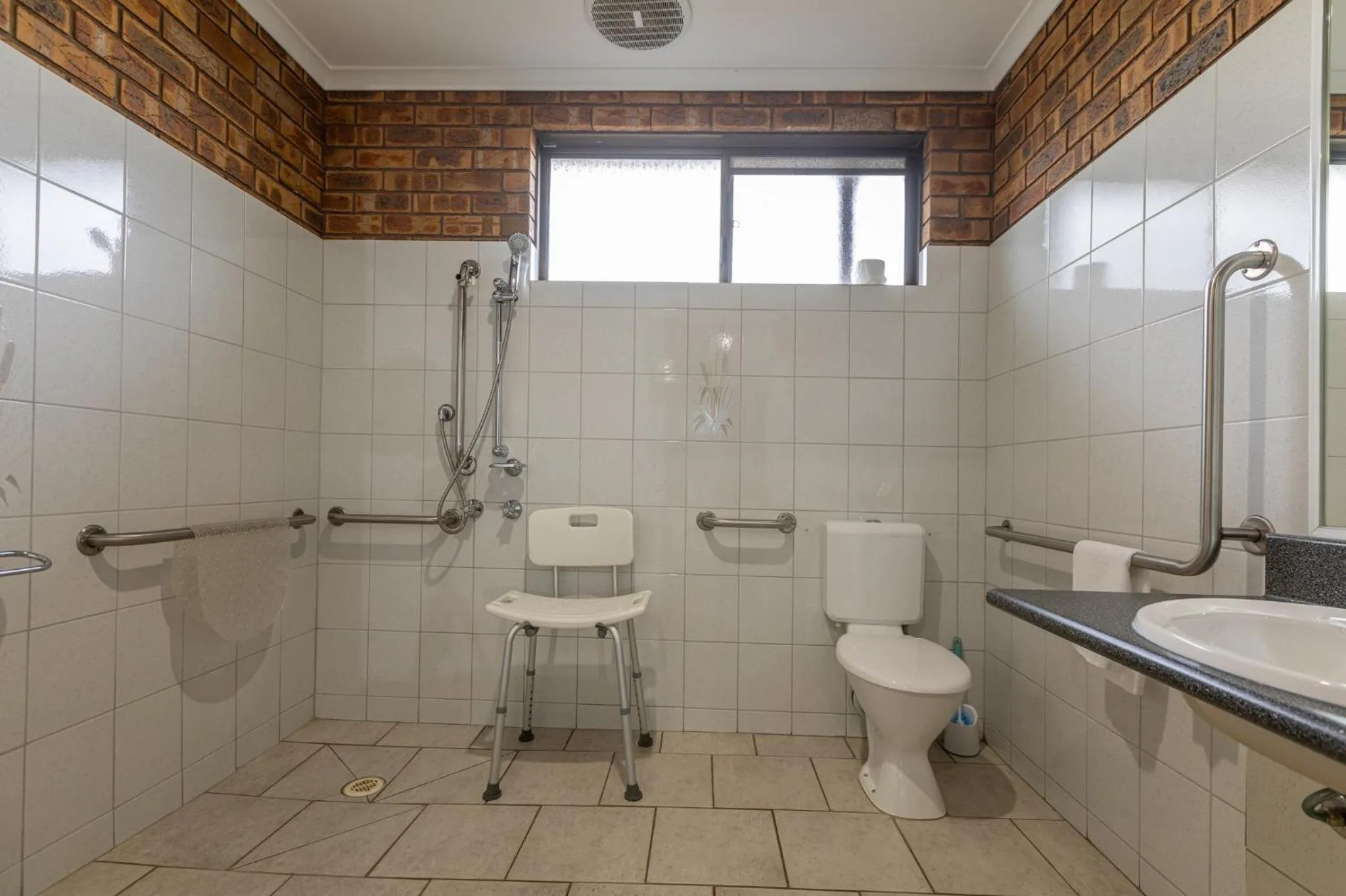 Shower in Wonthaggi Motel