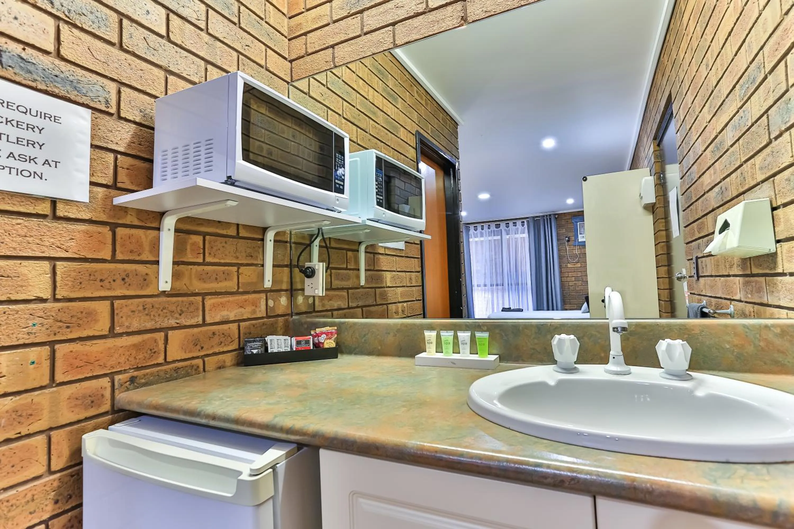 Kitchen or kitchenette in Wonthaggi Motel