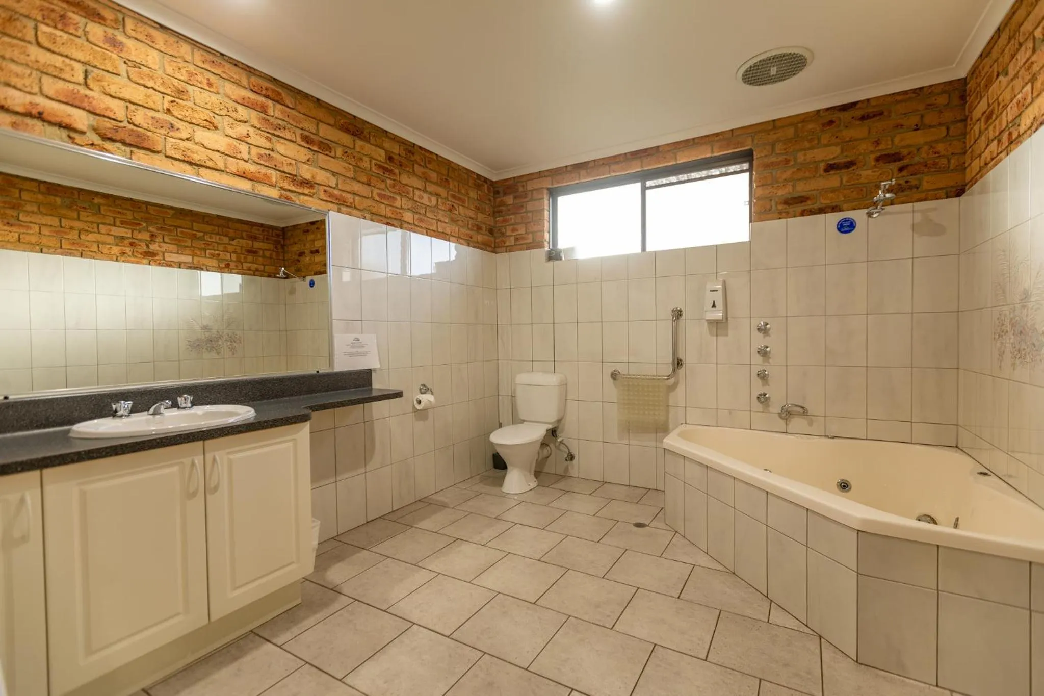 Shower in Wonthaggi Motel