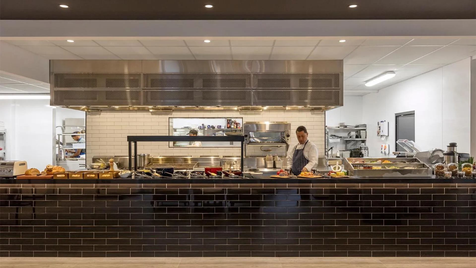 Restaurant/places to eat in Hotel Room @ 89 Courtenay Place