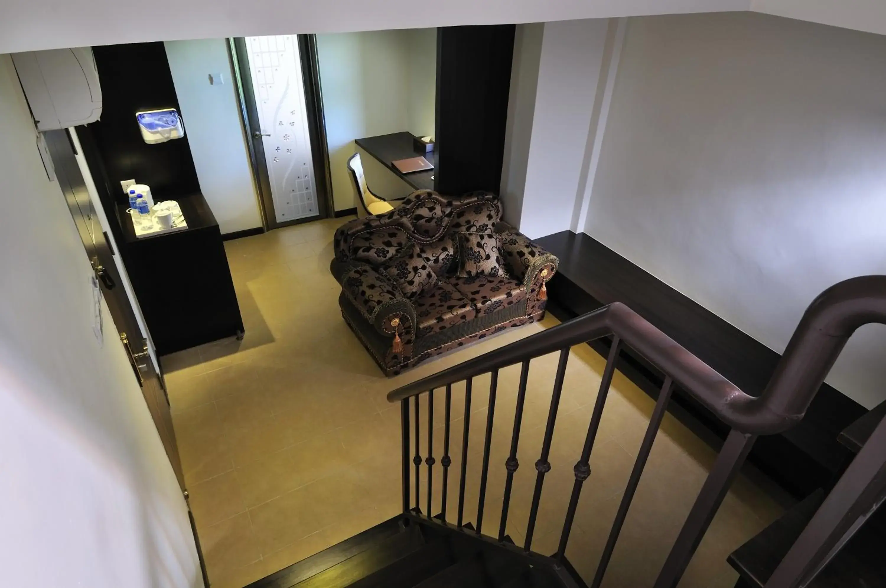 Seating area in ERNES Hotel Seating area in ERNES Hotel