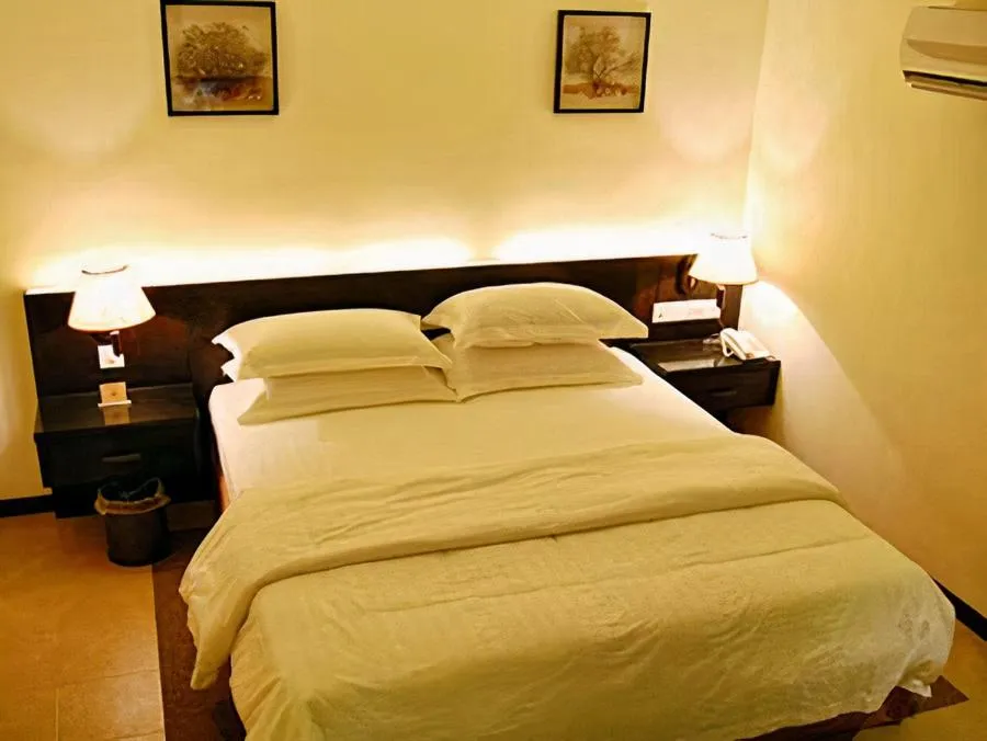 Bedroom, Bed in ERNES Hotel