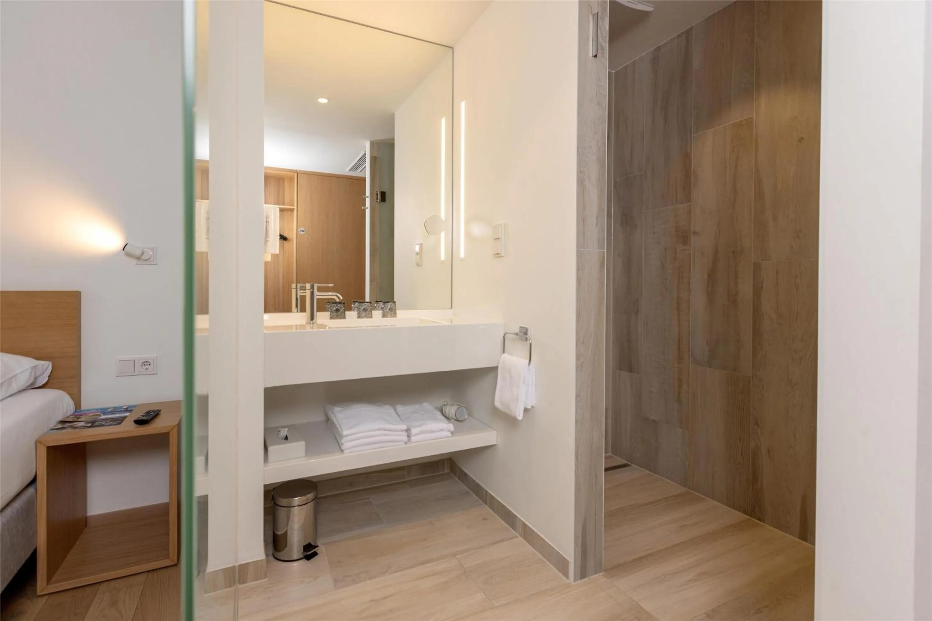 Bathroom, Bed in Best Western Hotel Spinnerei Linz