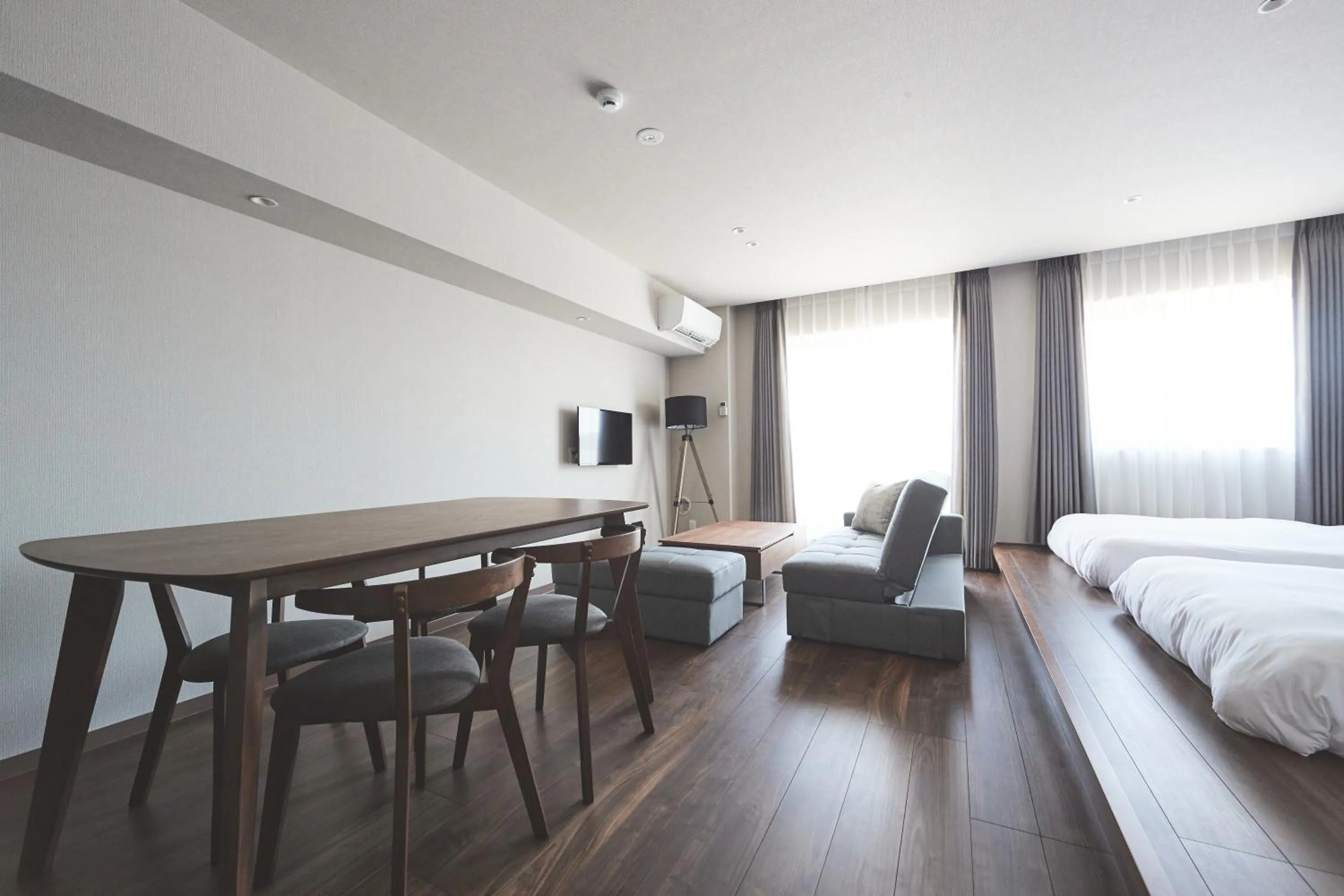 Living room, Bed in ReLA Higashimatsudo