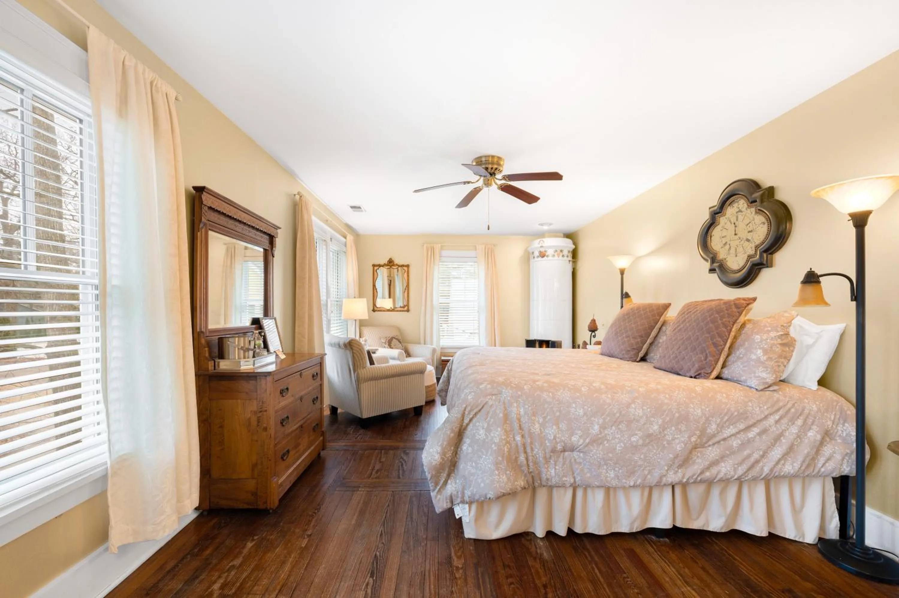 Bed in The Inn at Union Pier