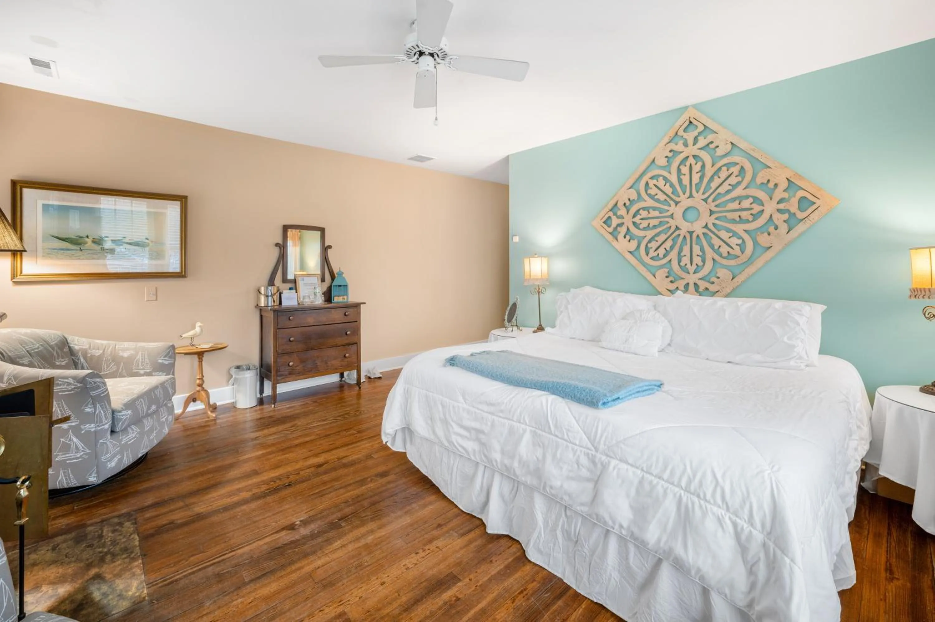 Bed in The Inn at Union Pier