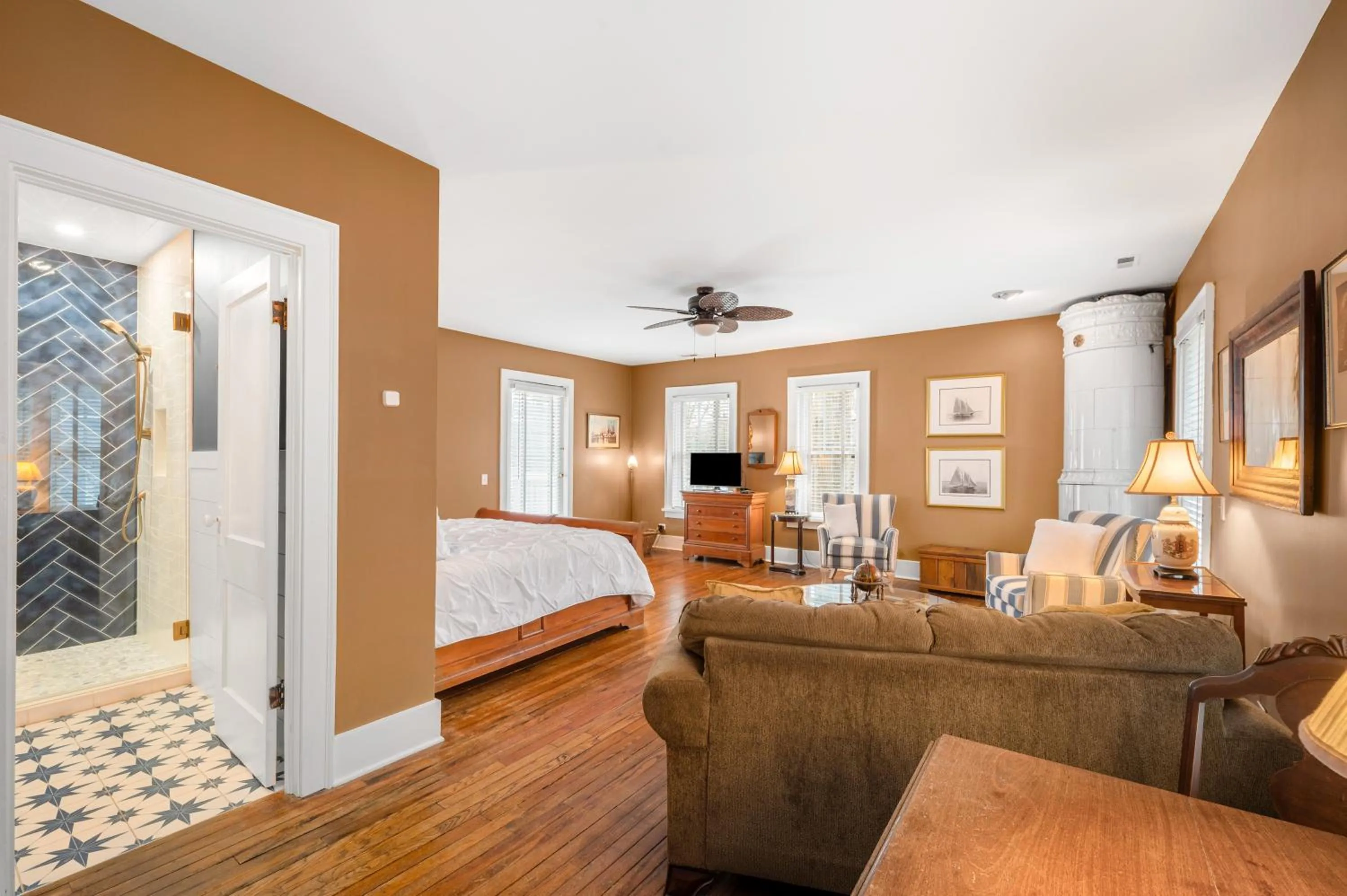 Bed in The Inn at Union Pier