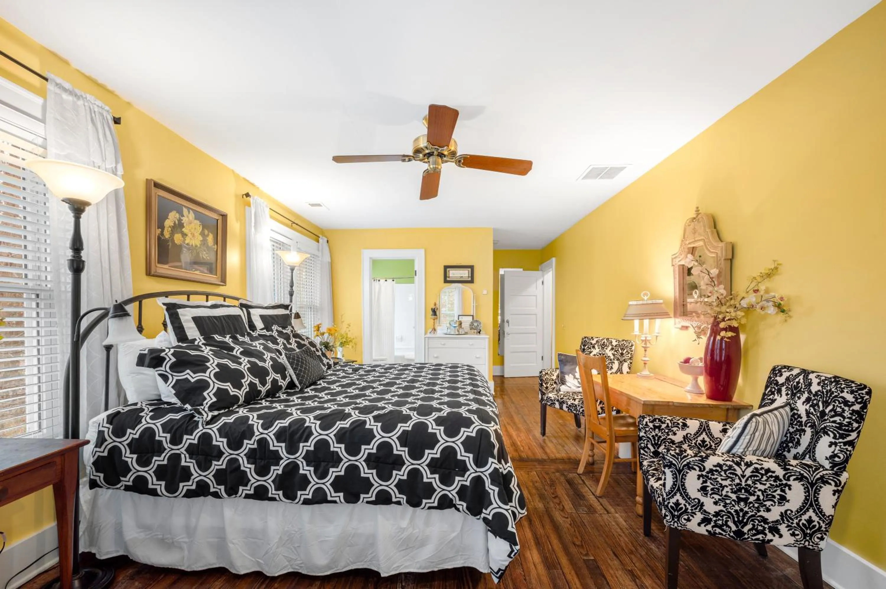 Bed in The Inn at Union Pier