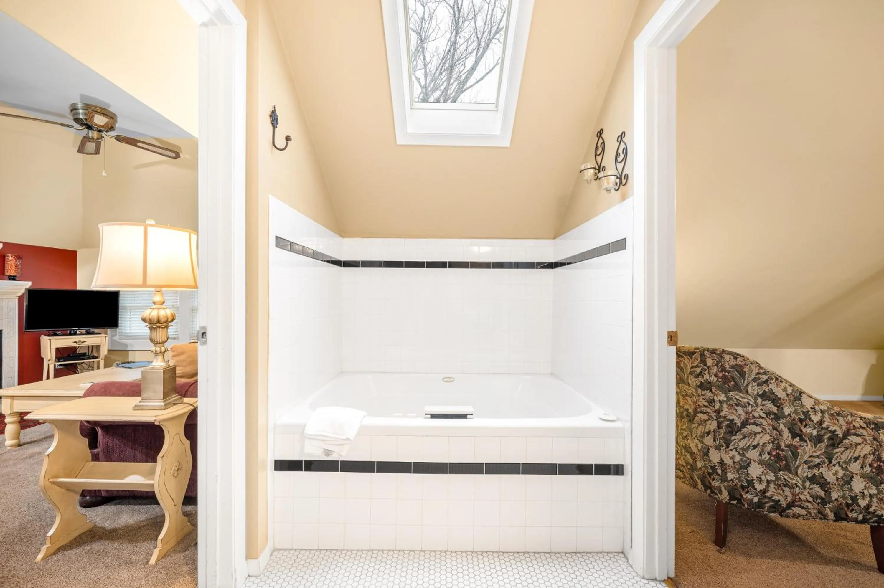 Bed in The Inn at Union Pier