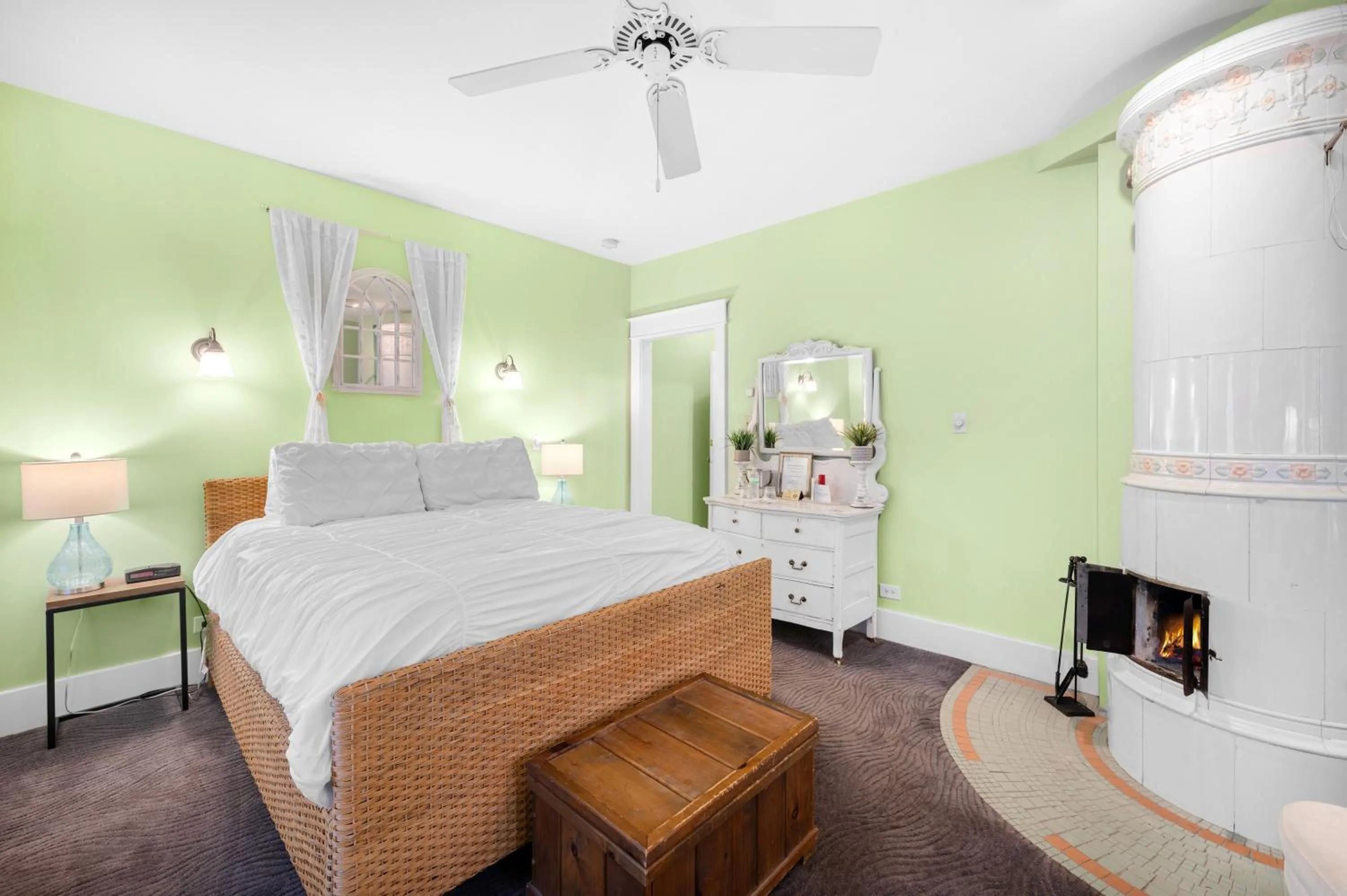 Bed in The Inn at Union Pier