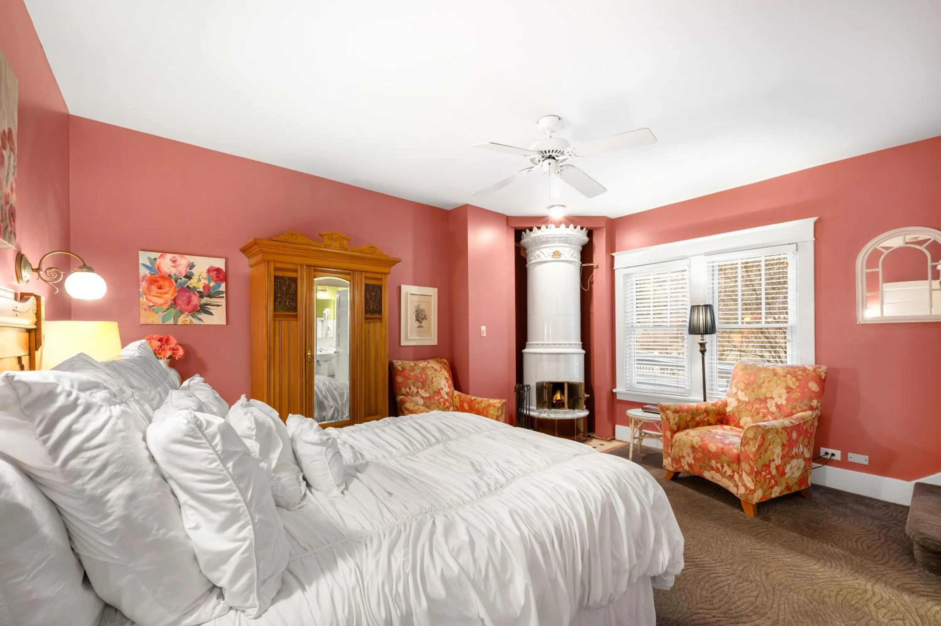 Bed in The Inn at Union Pier