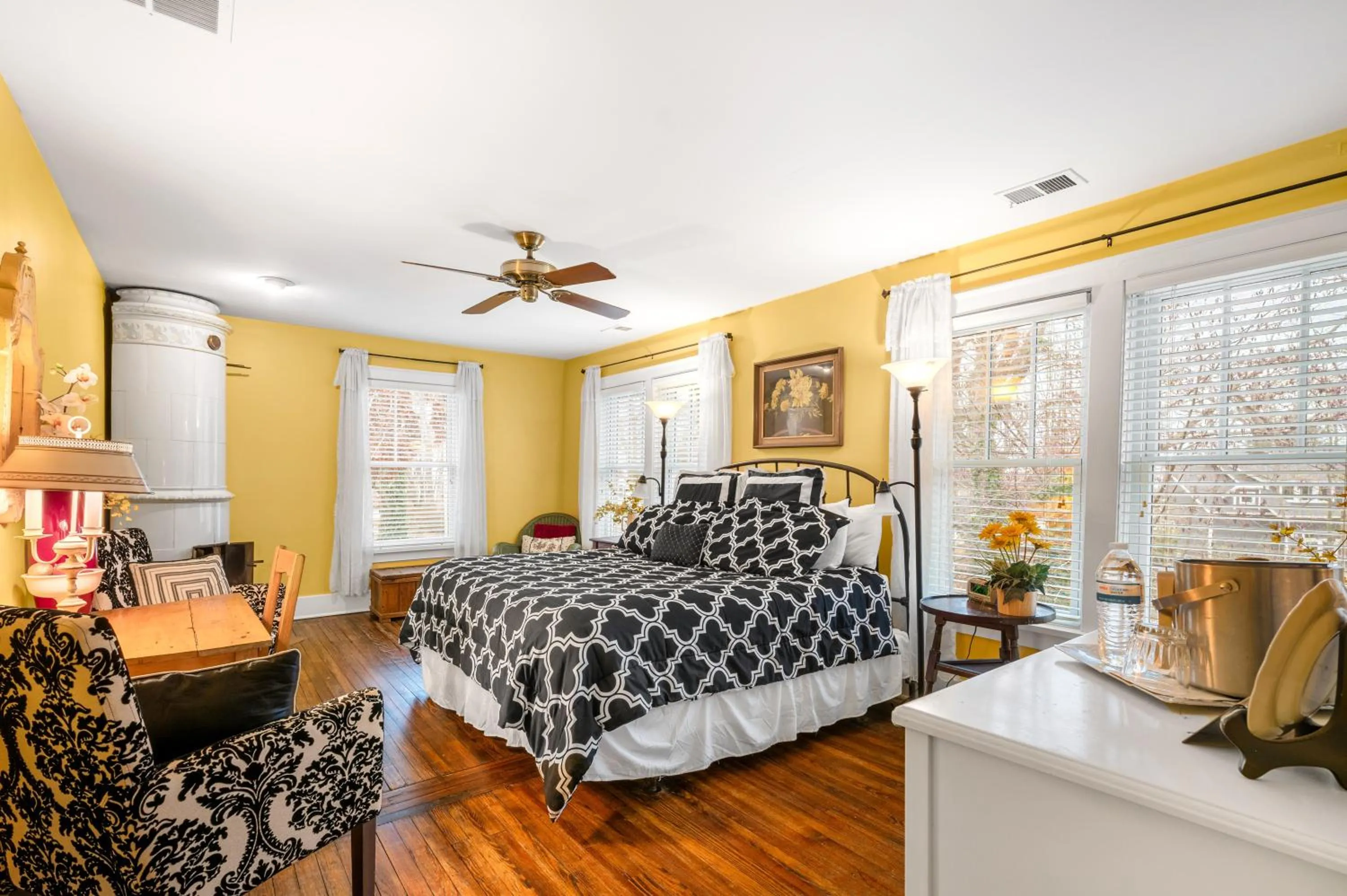 Bed in The Inn at Union Pier