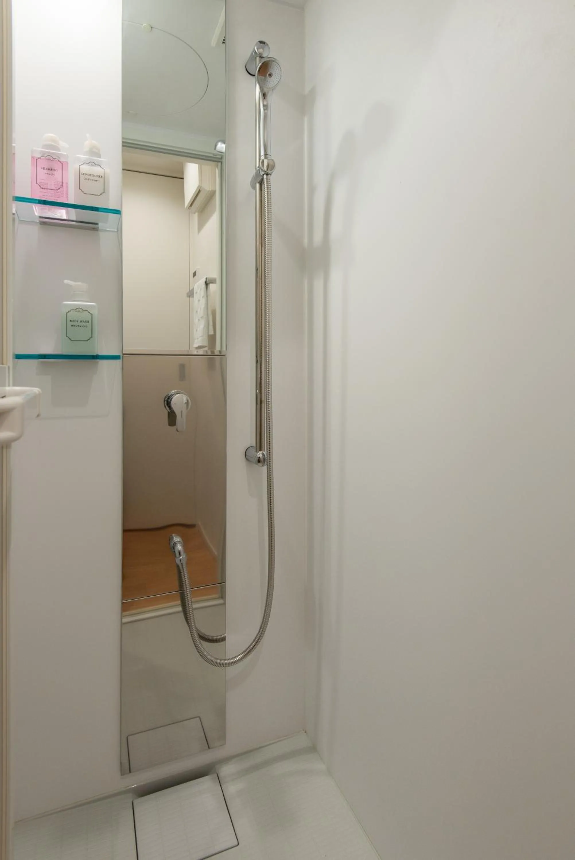 Shower in MK Hotels Nishinakasu