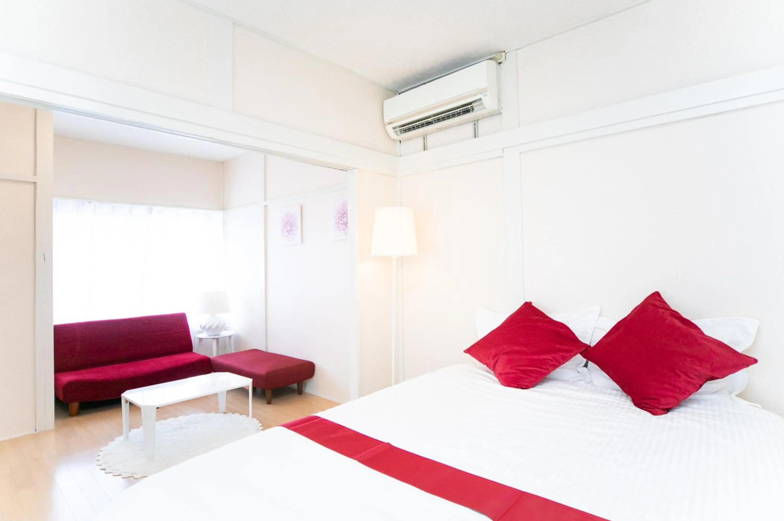 Bed in Yokkaichi Nishishinchi Hotel