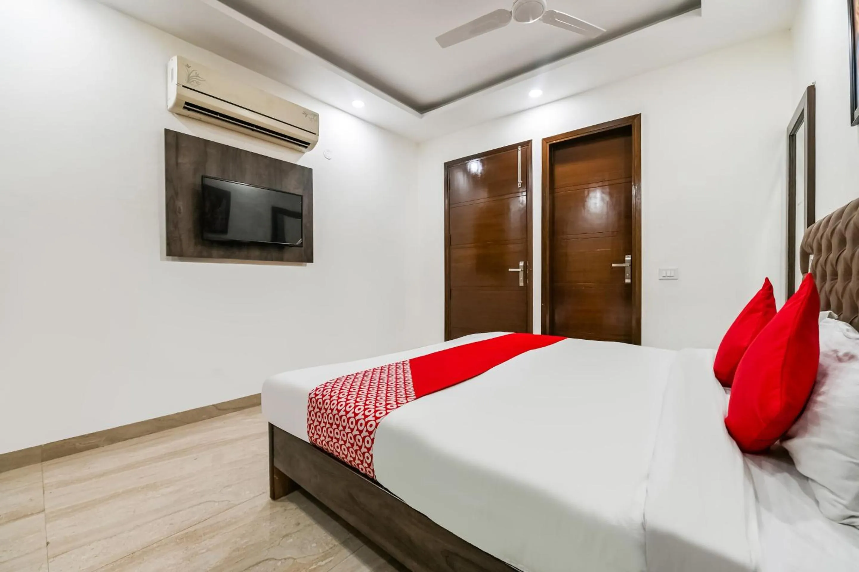 Bedroom, Bed in Hotel O Premium Rooms Chhatarpur