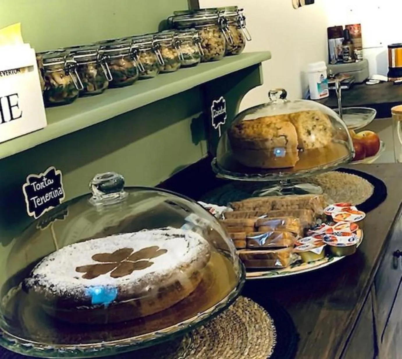 Food and drinks in B & B Almalù