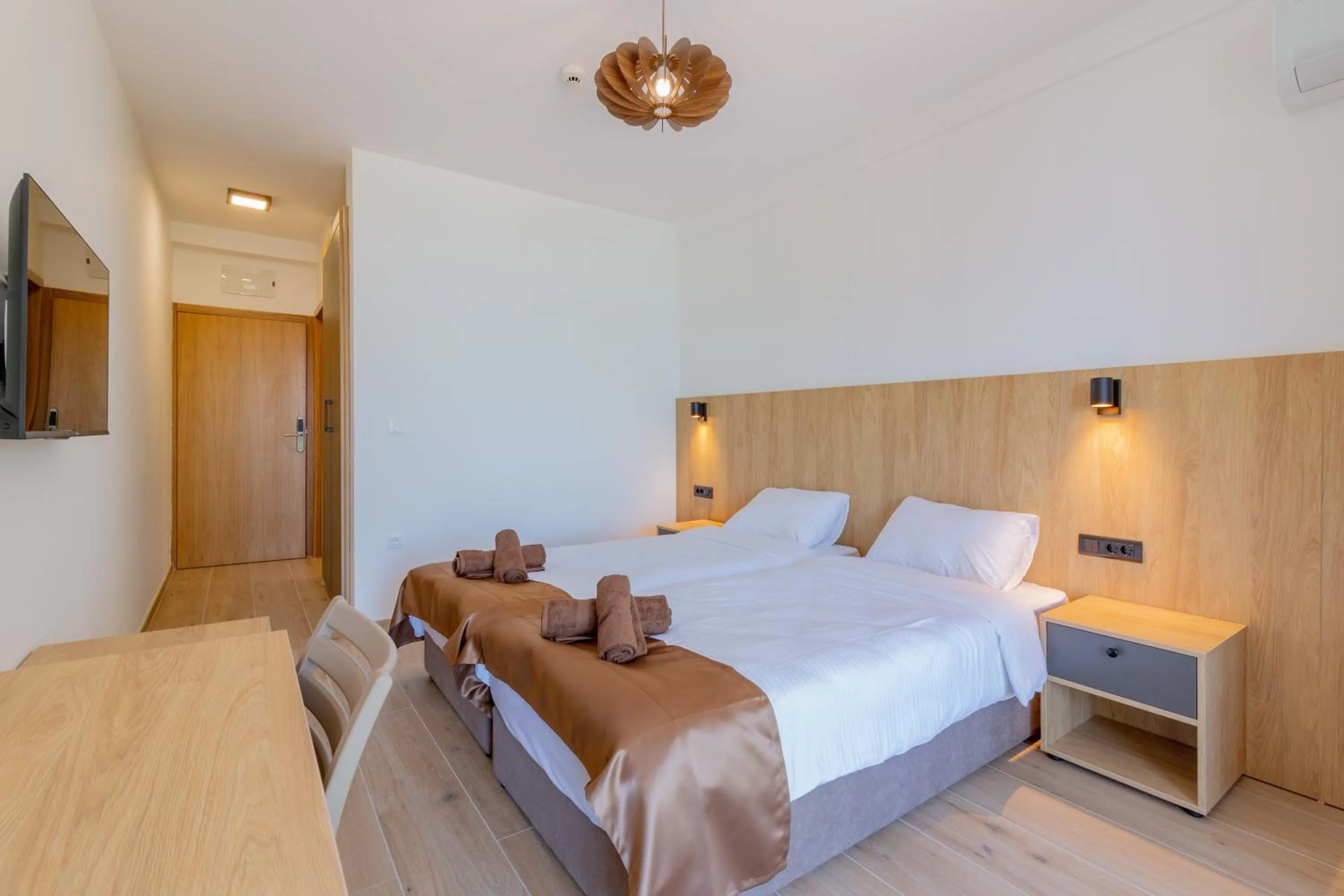 Bedroom, Bed in Lago Hotel