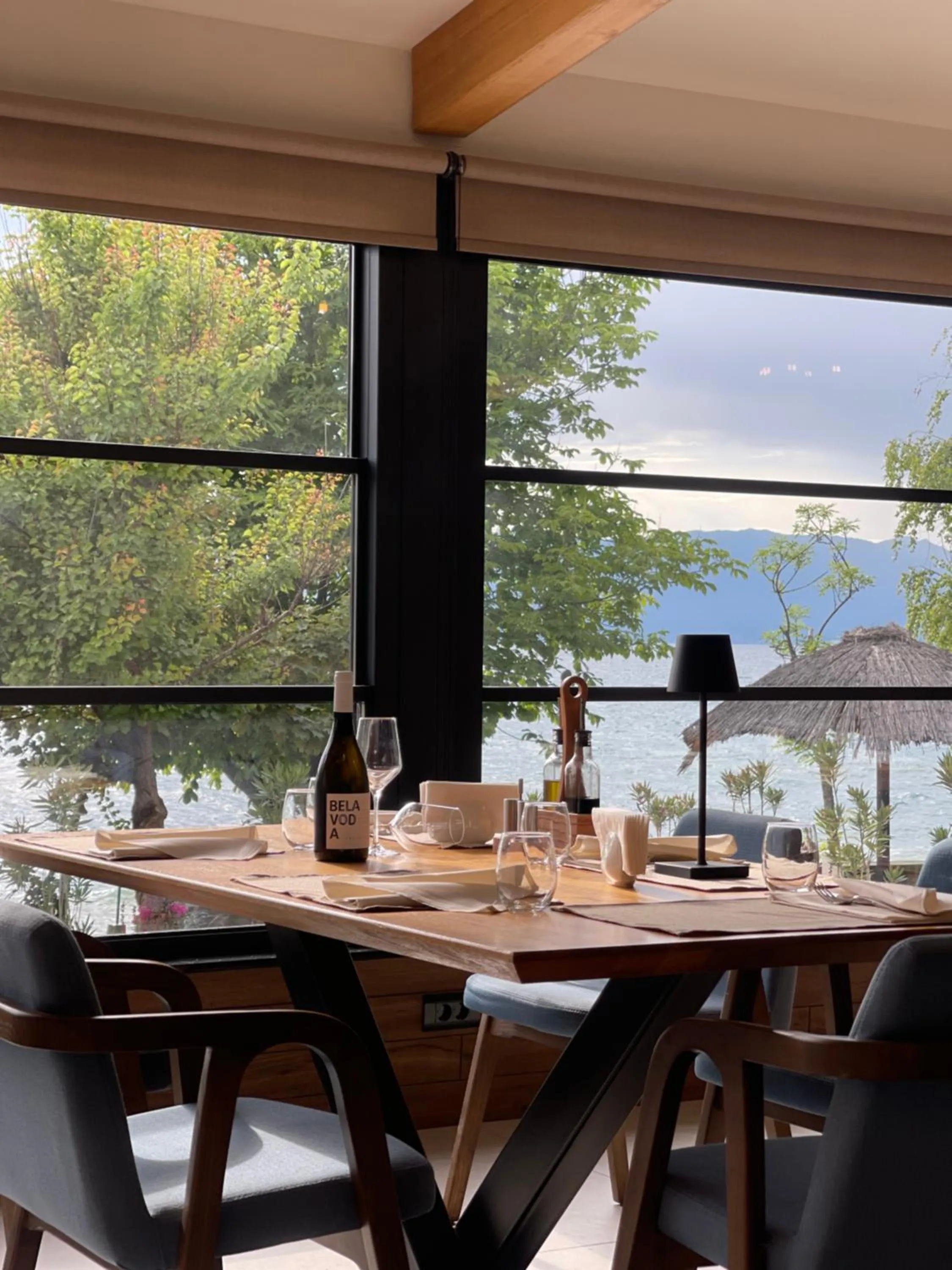 Restaurant/places to eat in Lago Hotel