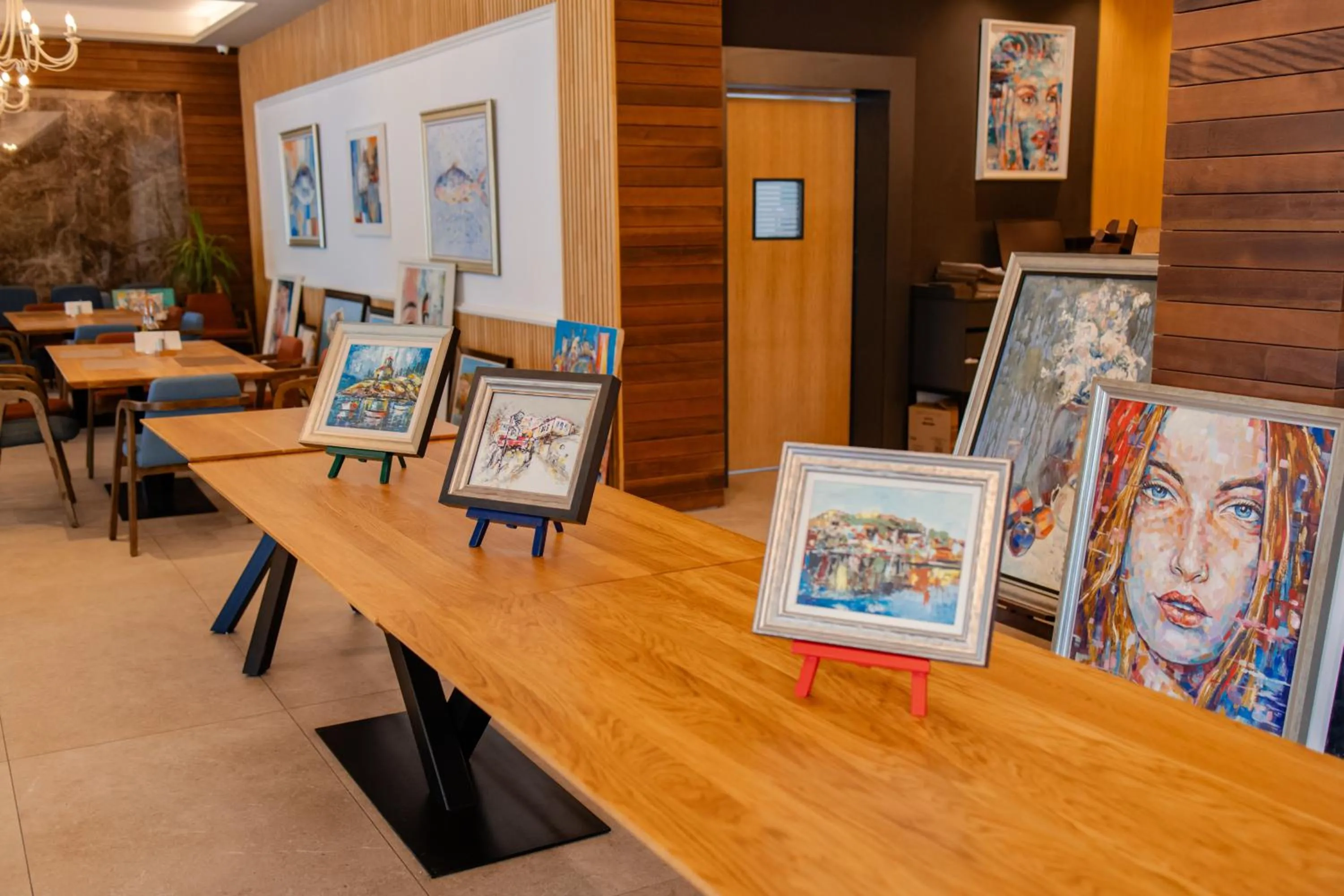 Restaurant/places to eat in Lago Hotel