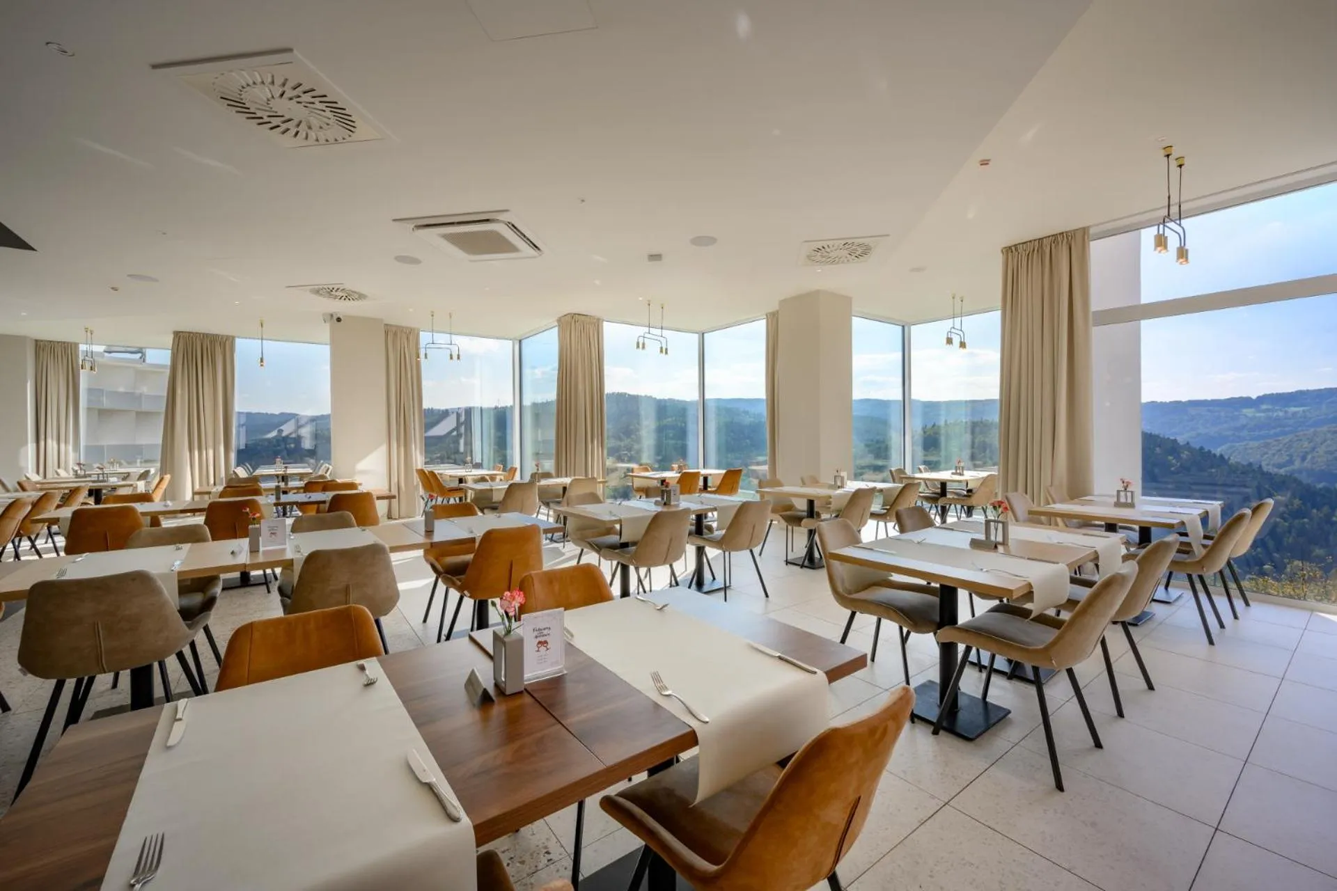 Restaurant/places to eat in Crystal Mountain Hotel Wisła