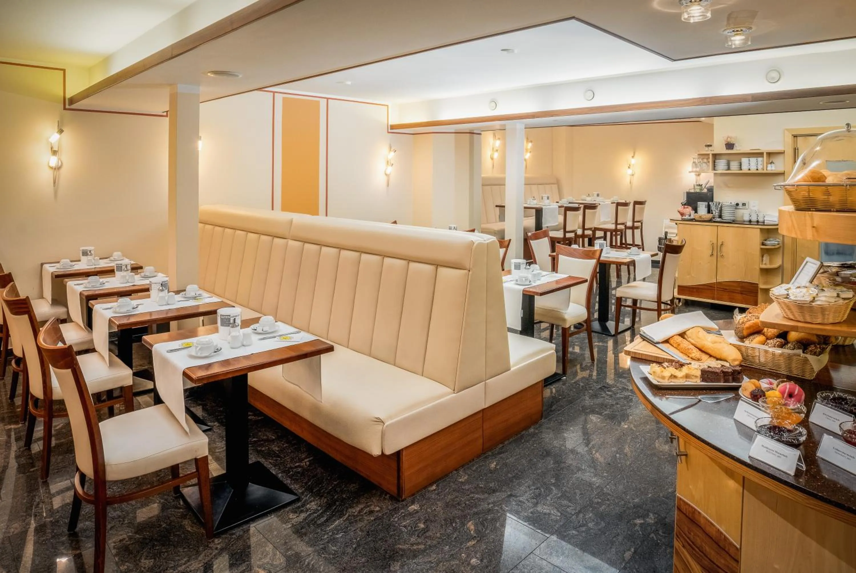 Restaurant/places to eat in Hotel Spitzberg Garni