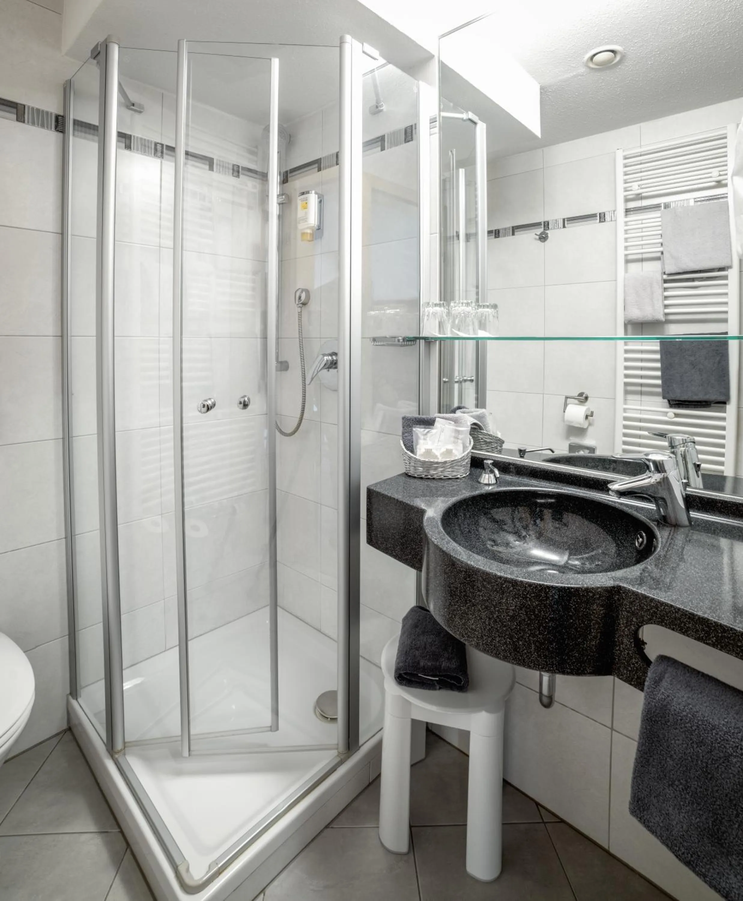 Shower in Hotel Spitzberg Garni