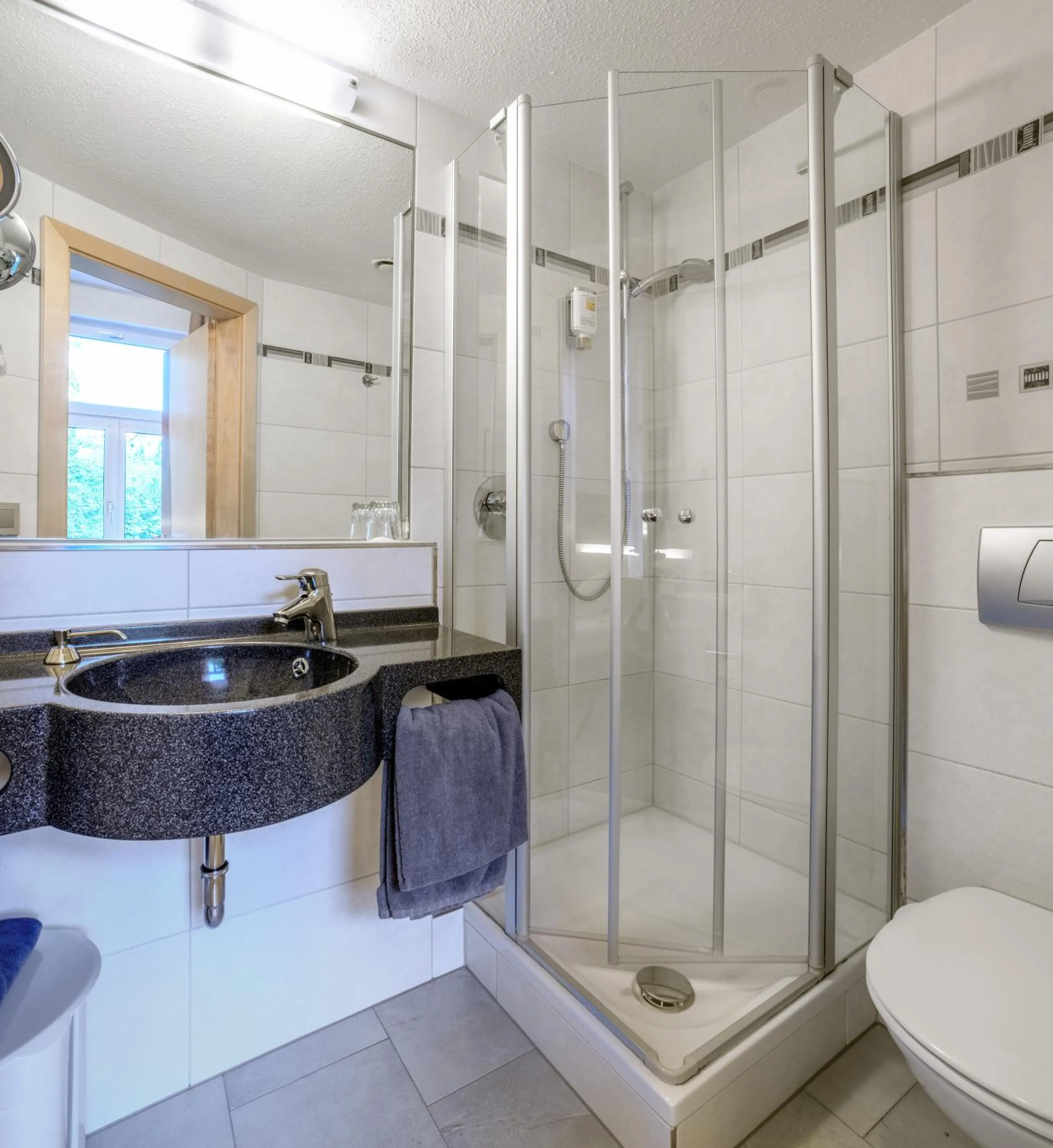 Shower in Hotel Spitzberg Garni