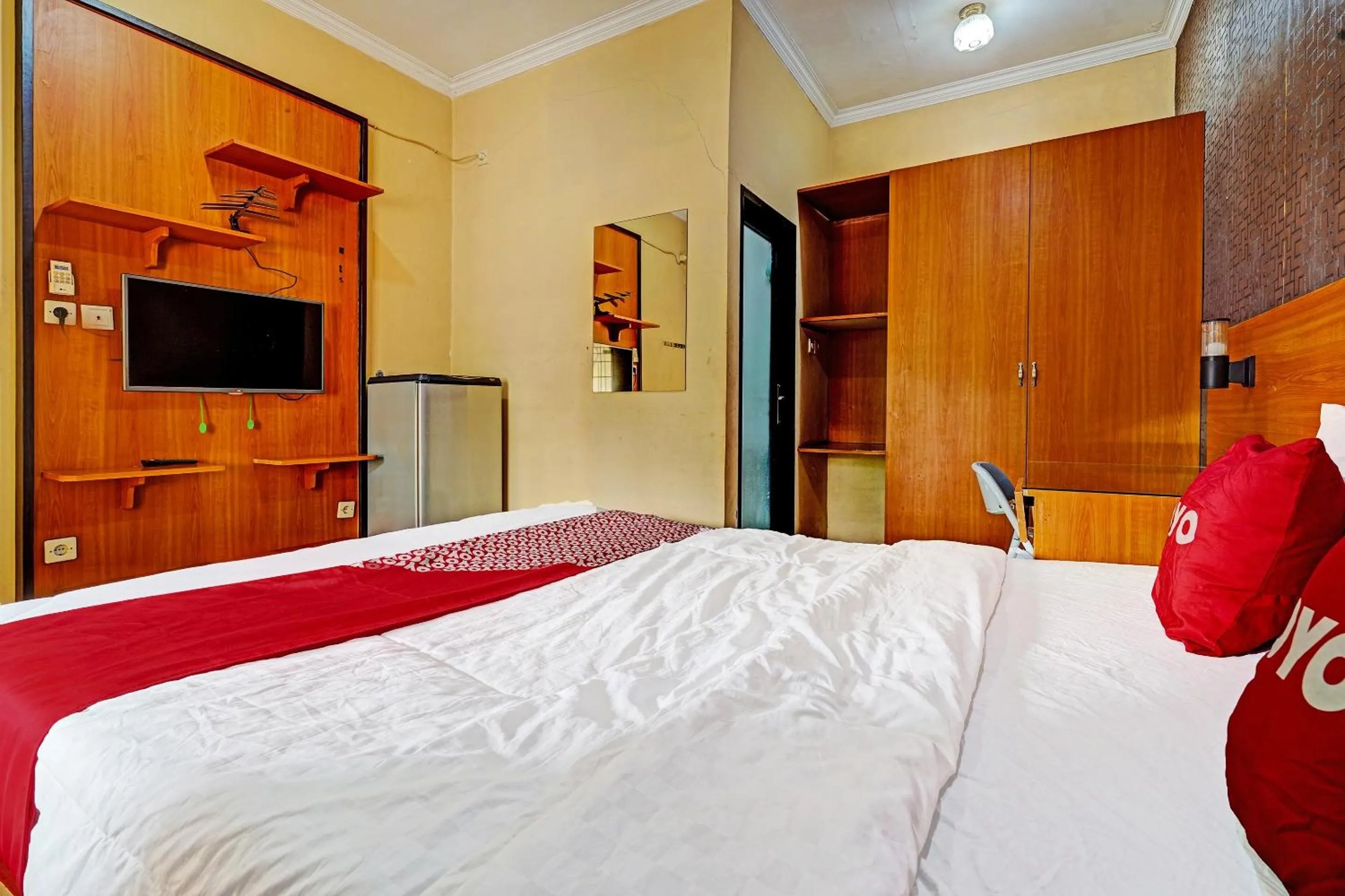 Bedroom in OYO 91547 Graha Hermawan Guest House Syariah