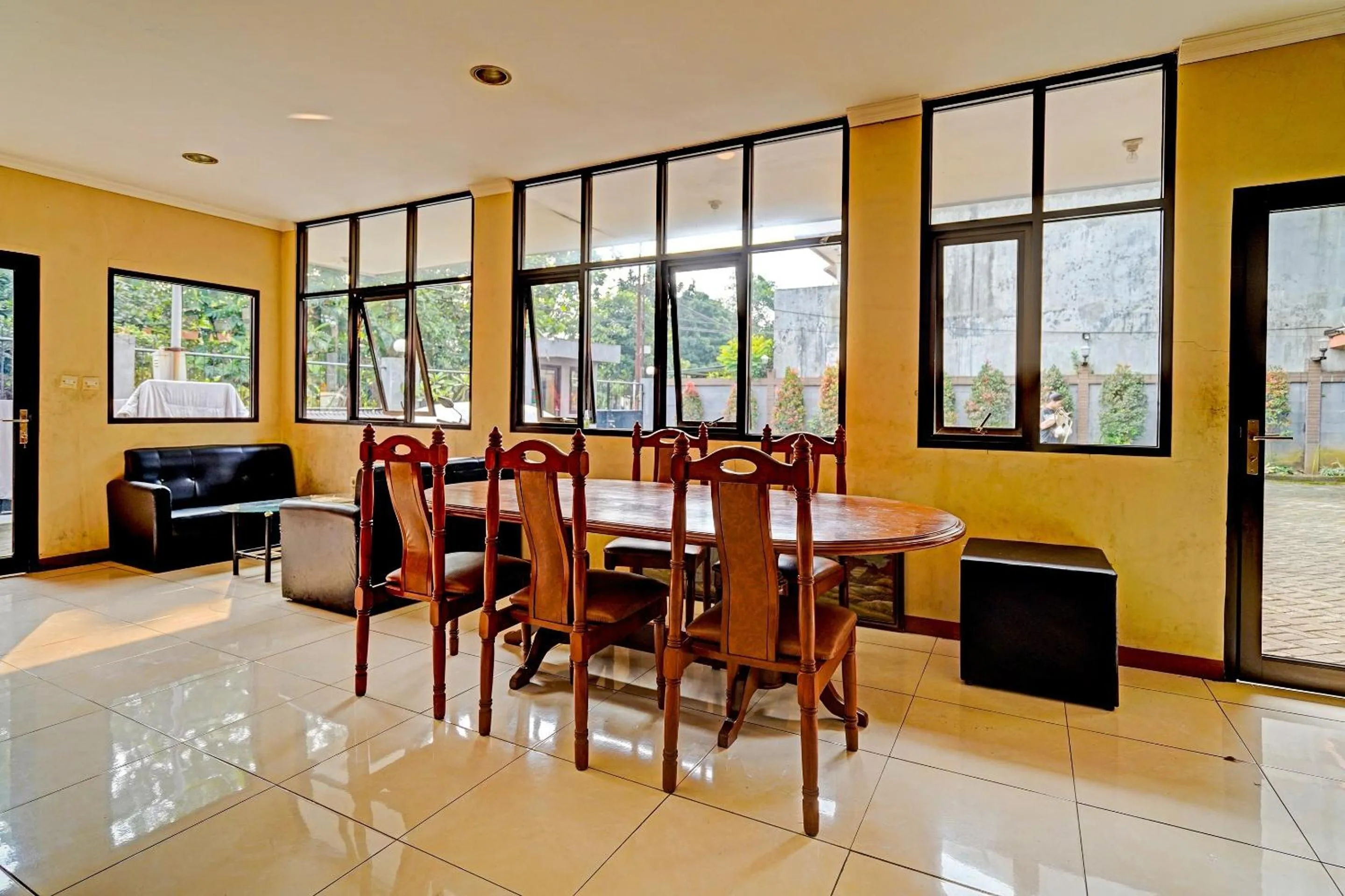 Lobby or reception in OYO 91547 Graha Hermawan Guest House Syariah