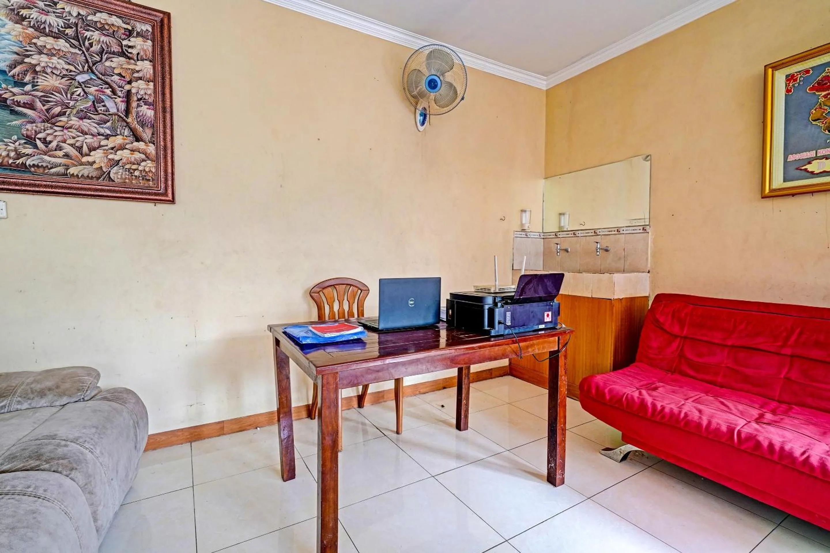 Lobby or reception in OYO 91547 Graha Hermawan Guest House Syariah