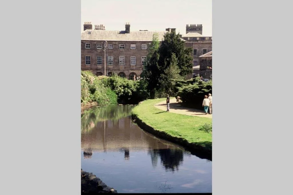 No 6 The Square Tearooms & Accommodation