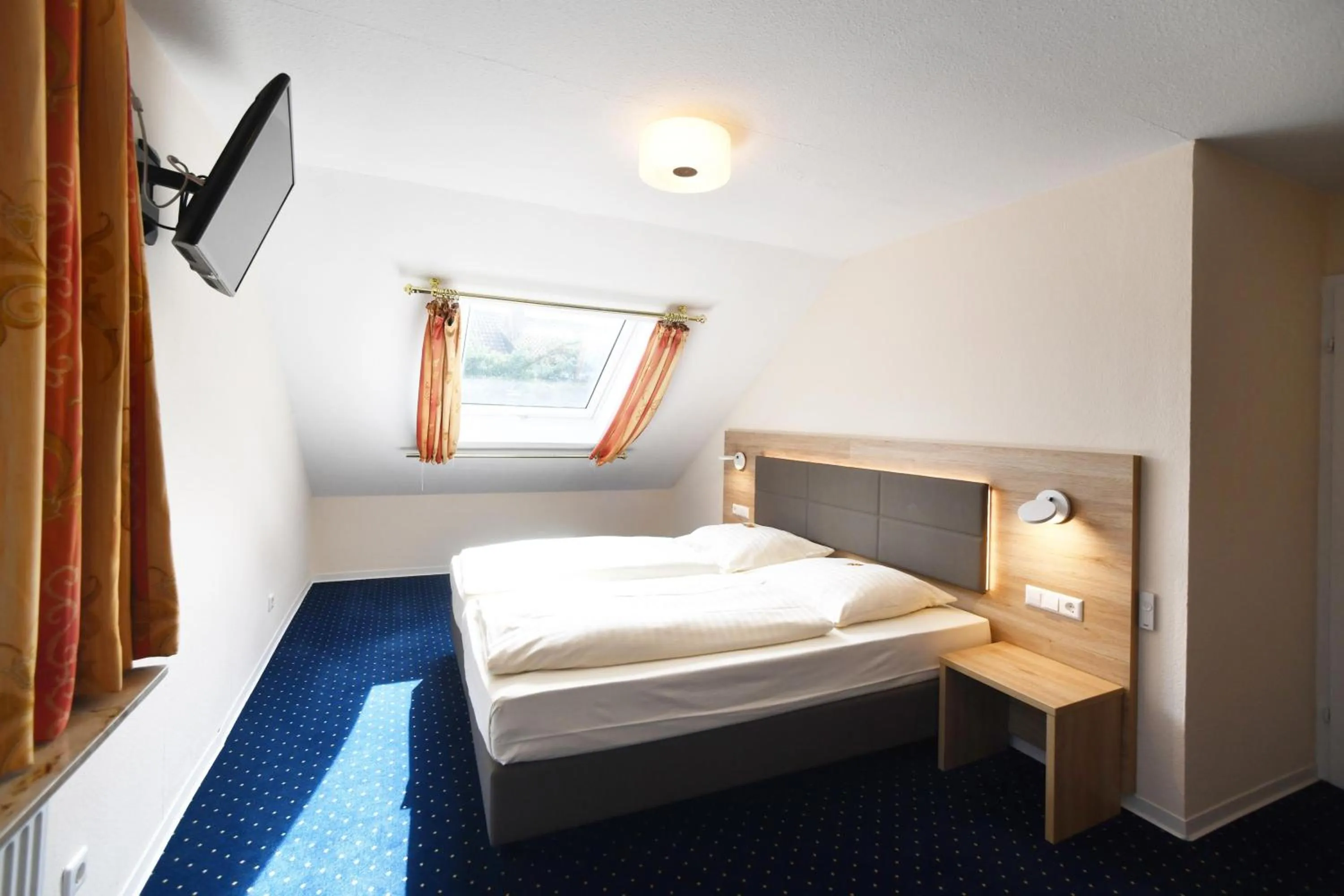 Photo of the whole room, Bed in Römerhof