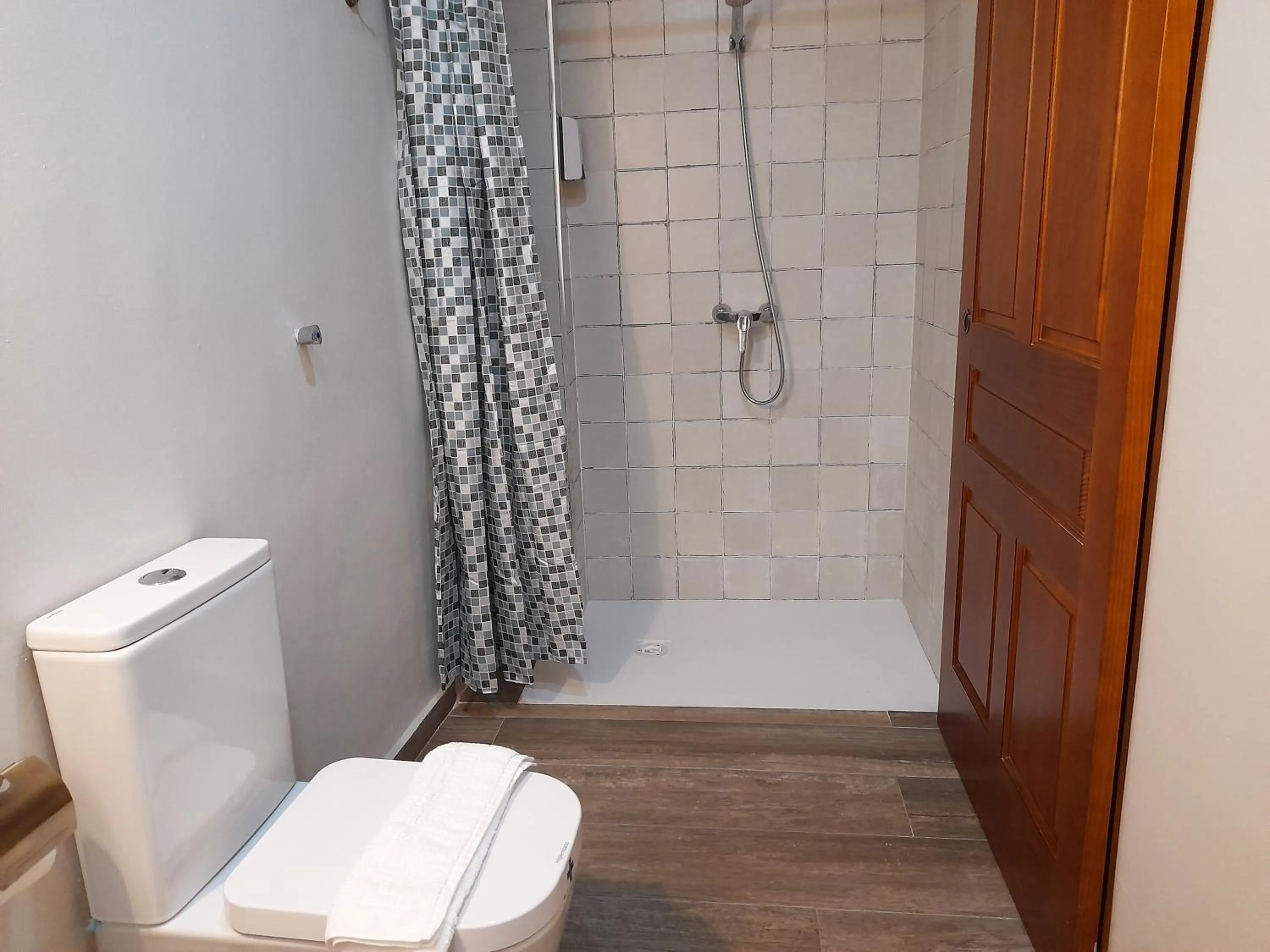 Bathroom in Apartamentos Alhambra Granada 3000