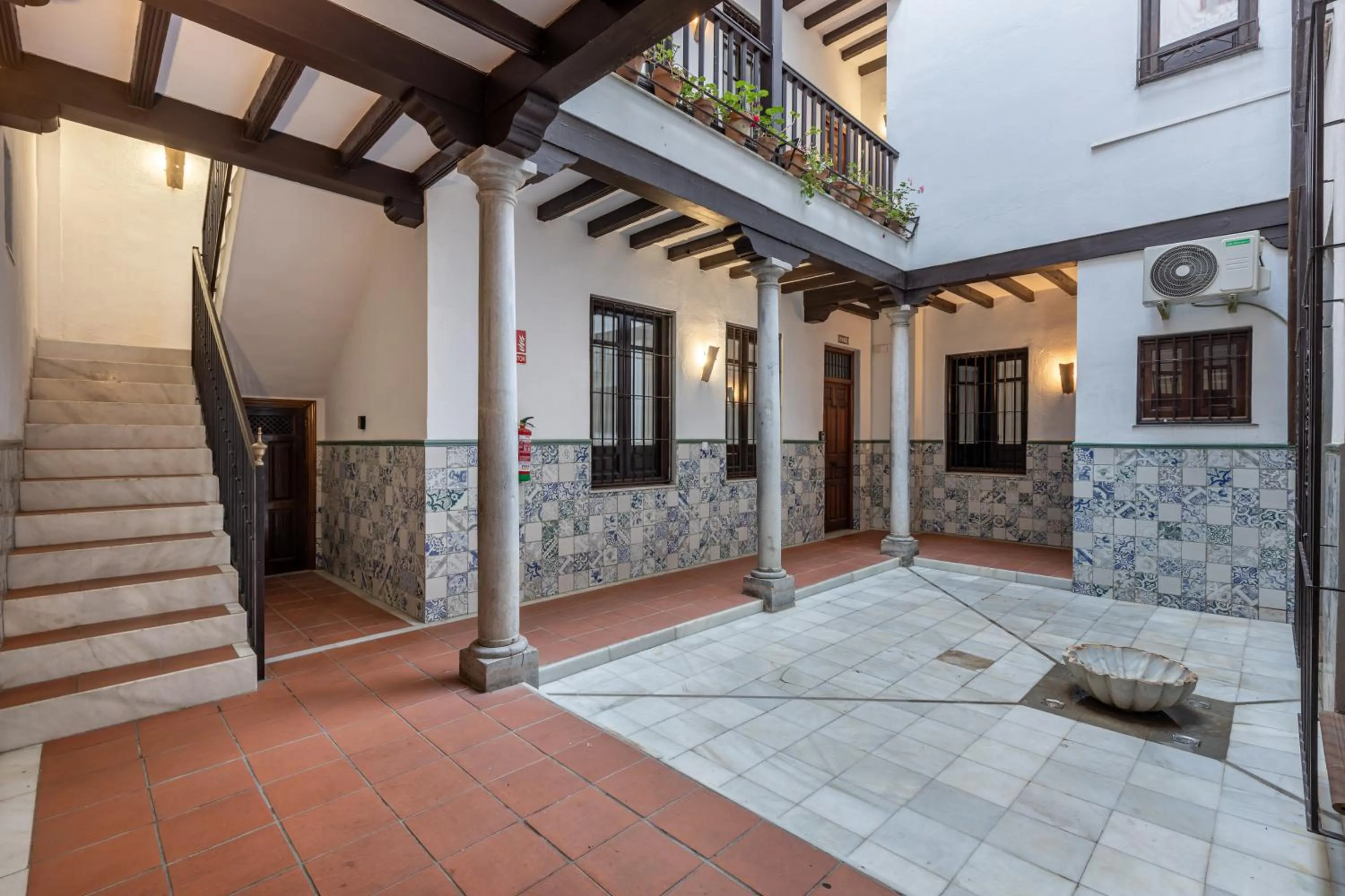 Patio in Apartamentos Alhambra Granada 3000