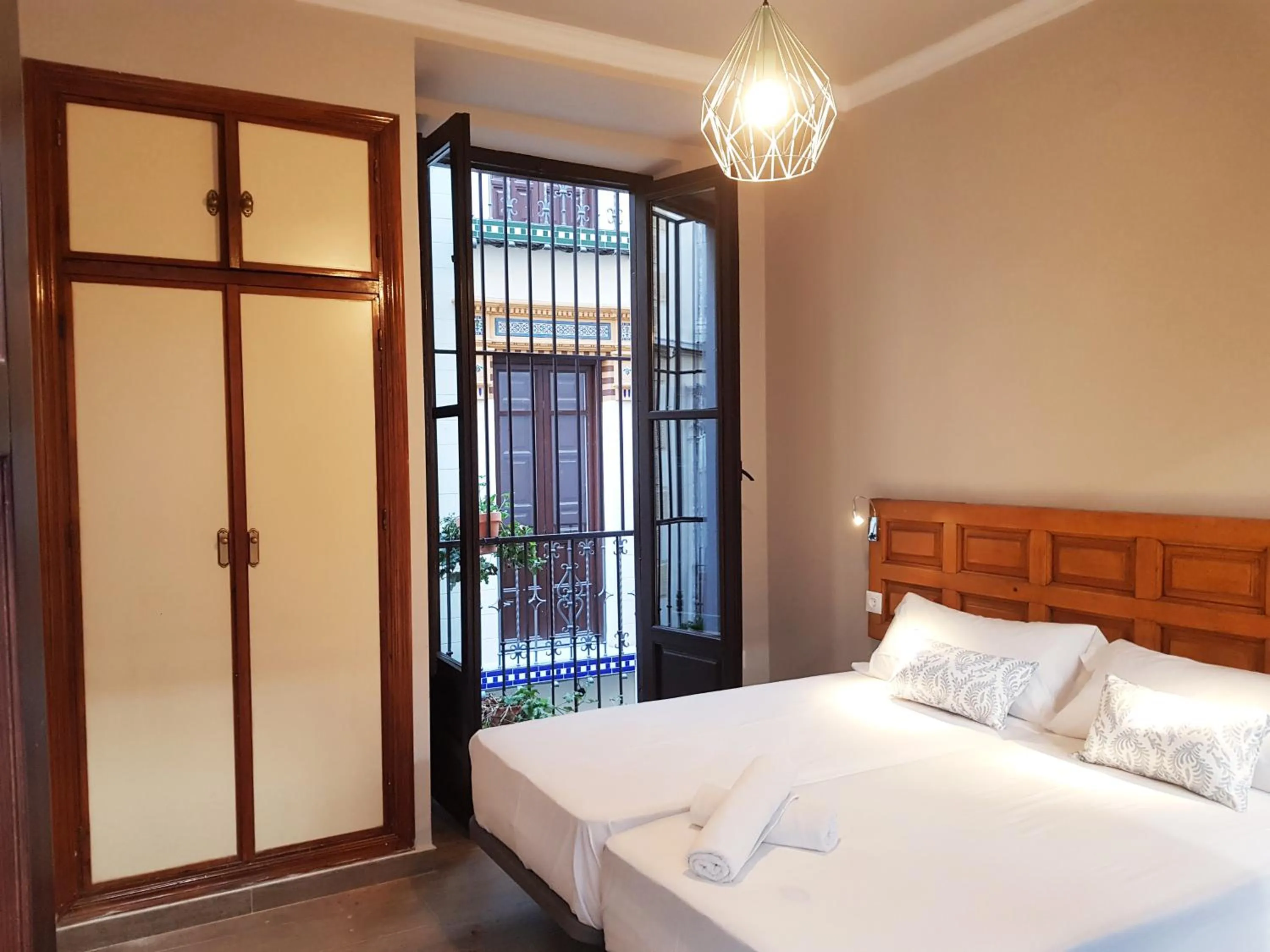 Bedroom, Bed in Apartamentos Alhambra Granada 3000