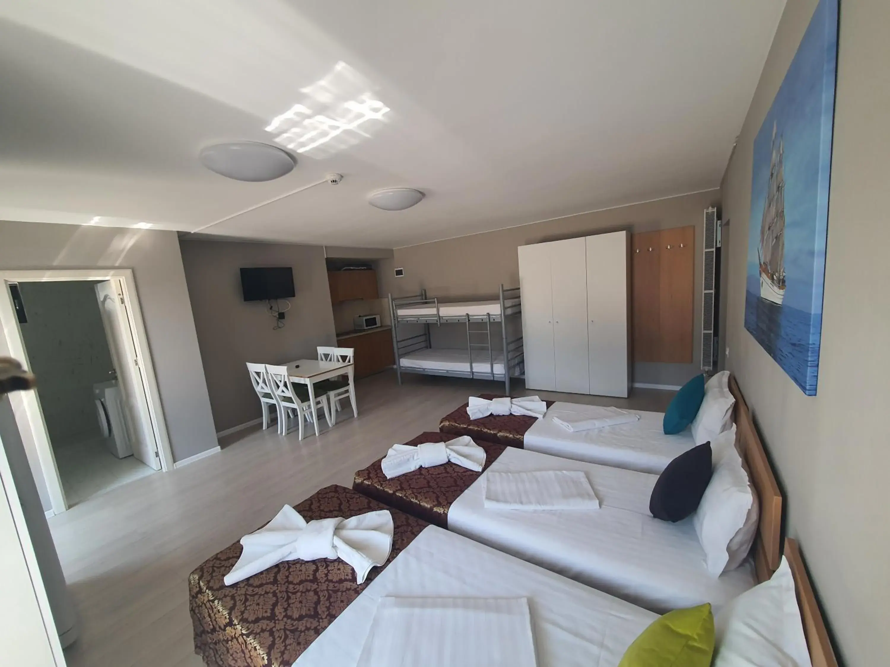 Deluxe Quadruple Room in Aparthotel Nevada - Apartamente Deluxe Quadruple Room in Aparthotel Nevada - Apartamente