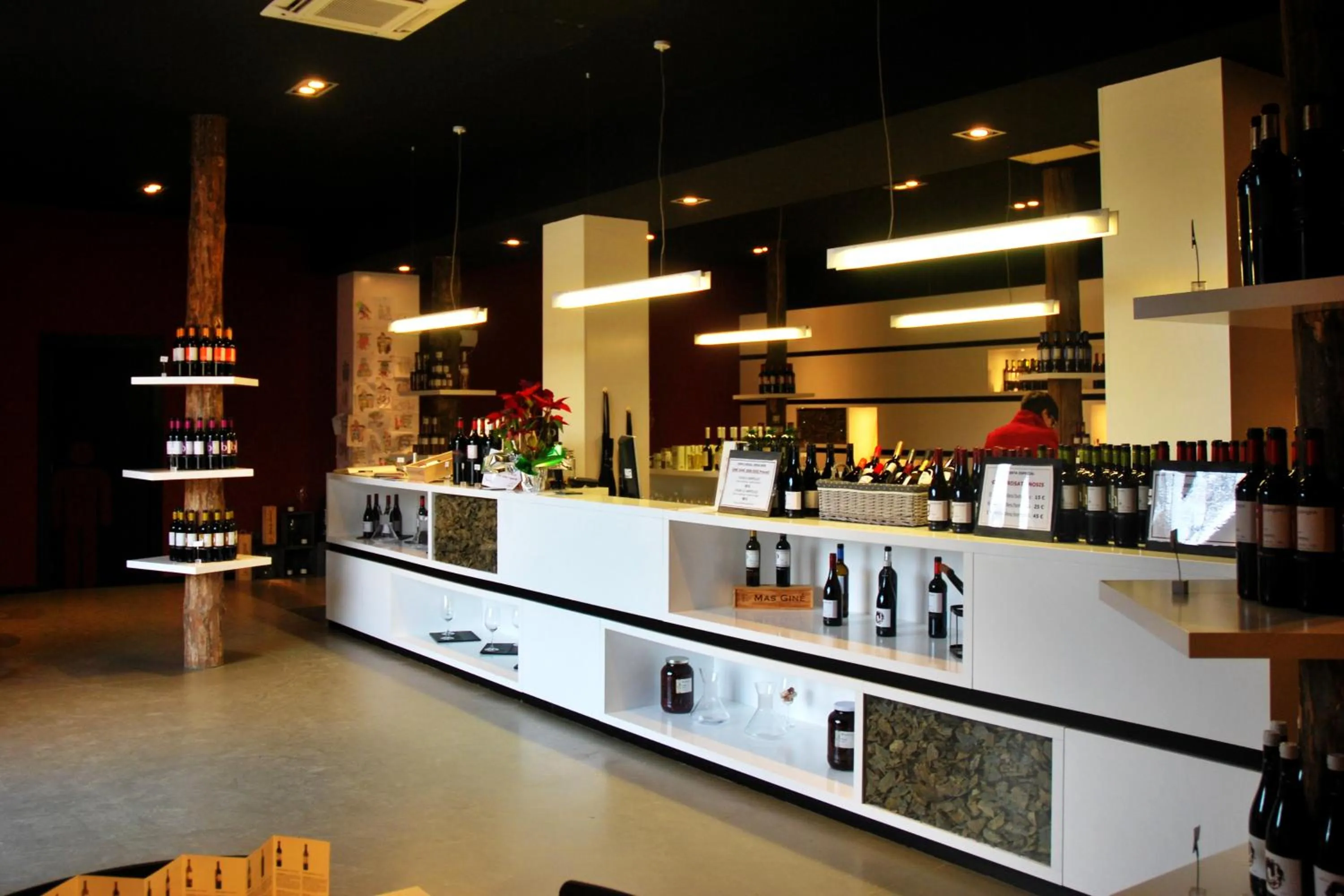 On-site shops in Buil & Gine Wine Hotel