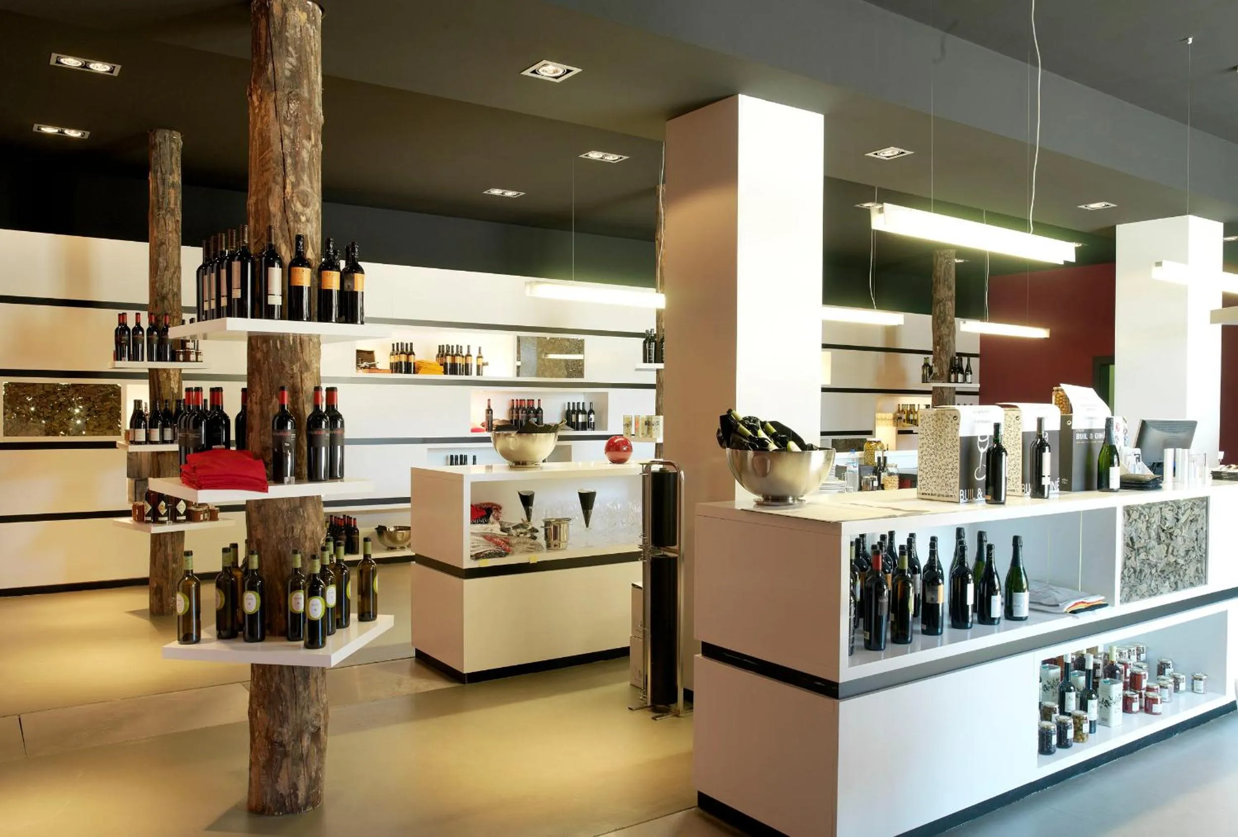 On-site shops in Buil & Gine Wine Hotel