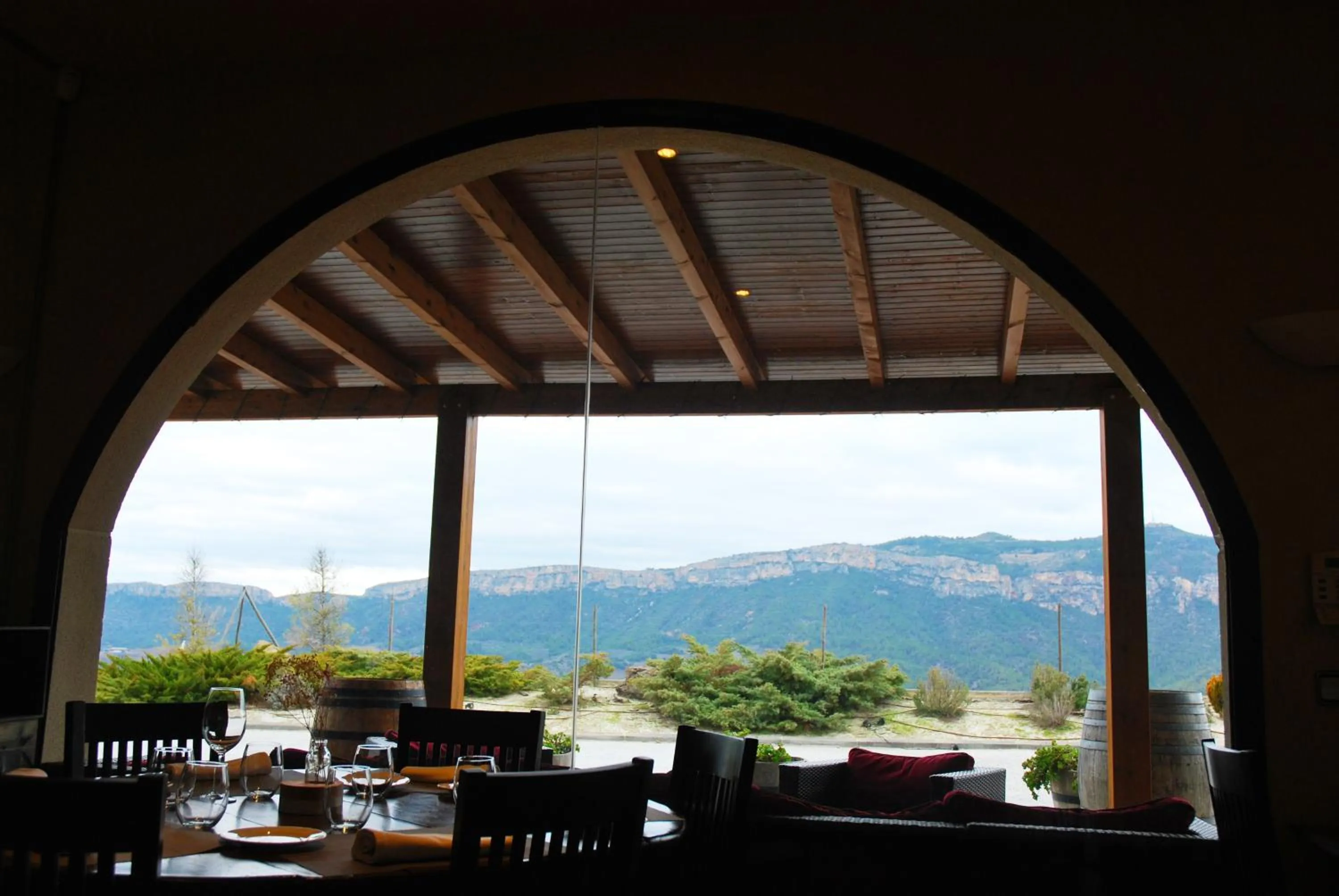 Restaurant/places to eat in Buil & Gine Wine Hotel