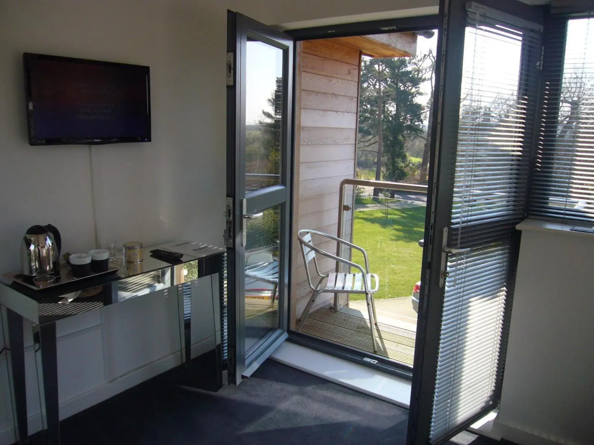 Double Room with Balcony in Warborough B&B Double Room with Balcony in Warborough B&B